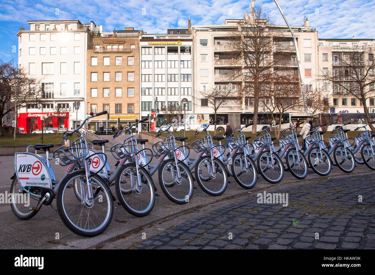 Germania, Colonia, biciclette a noleggio della società Koelner Verkehrsbetriebe KVB (Colonia azienda di trasporto pubblico) Foto Stock