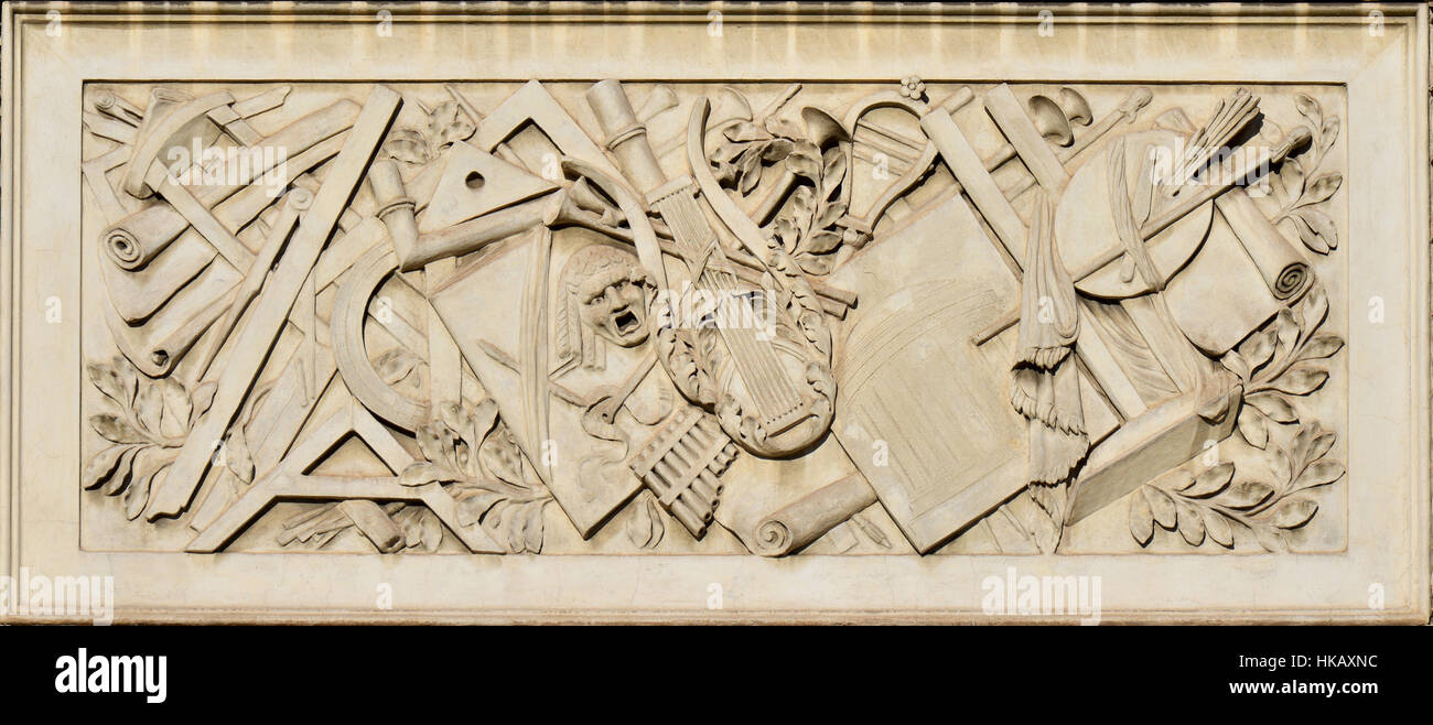 Educazione alle arti liberali di rilievo sul pannello di marmo in Piazza del Popolo a Roma, realizzato nel XIX secolo Foto Stock