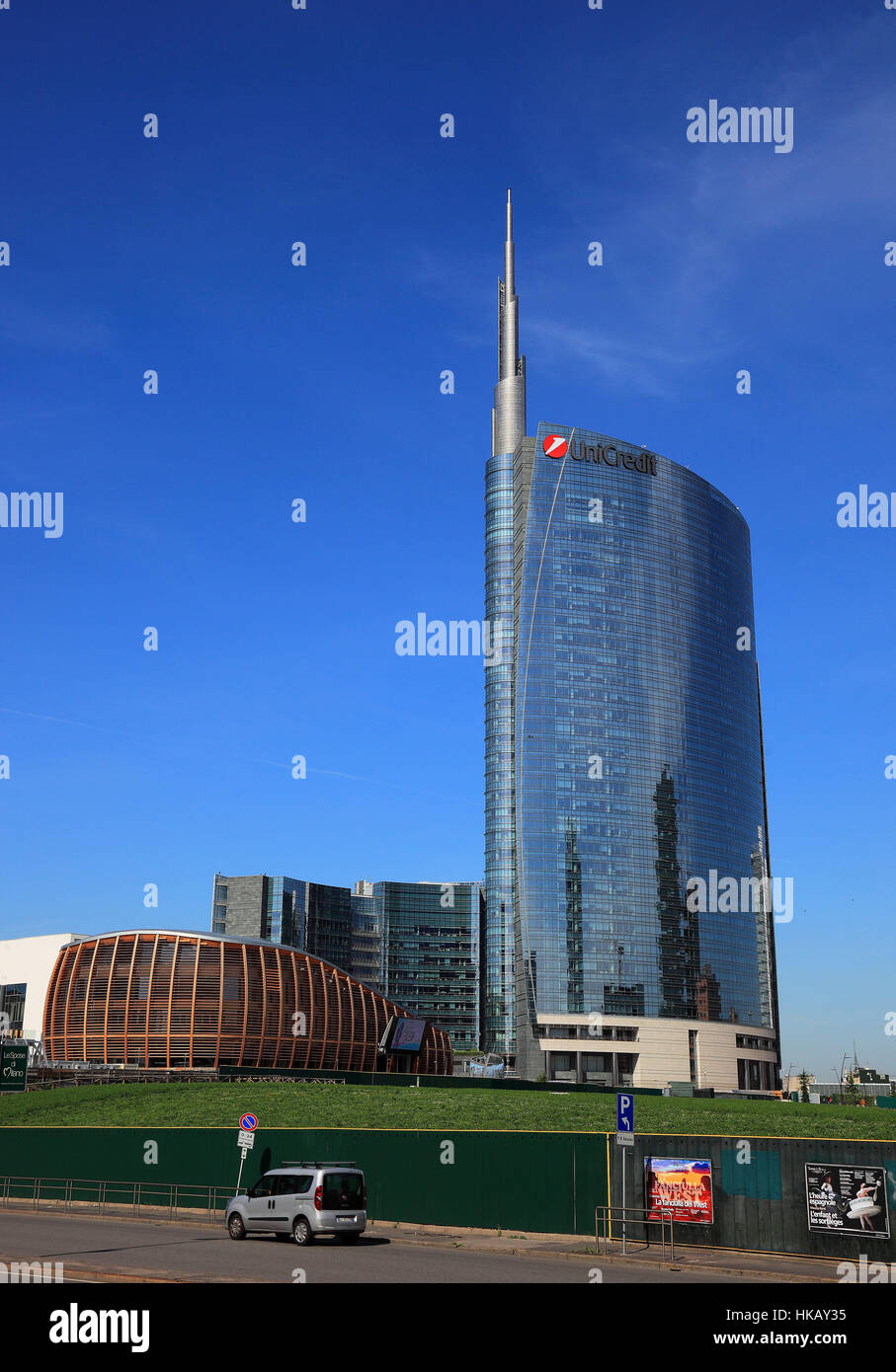 L'Italia, la città di Milano, la stazione di Porta Nuova, banca del Gruppo Unicredit Banca e il pavilion, Auditorium presso Piazza Gae Aulenti Foto Stock