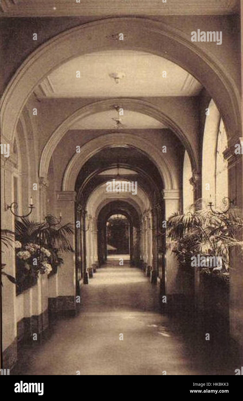 Un'opera d'arte raffigurante l'edificio Berlaymont a Bruxelles, noto per il suo ruolo di sede della Commissione europea. Il pezzo cattura la grandezza architettonica dell'edificio e il suo significato nella governance e nella politica europea. Foto Stock