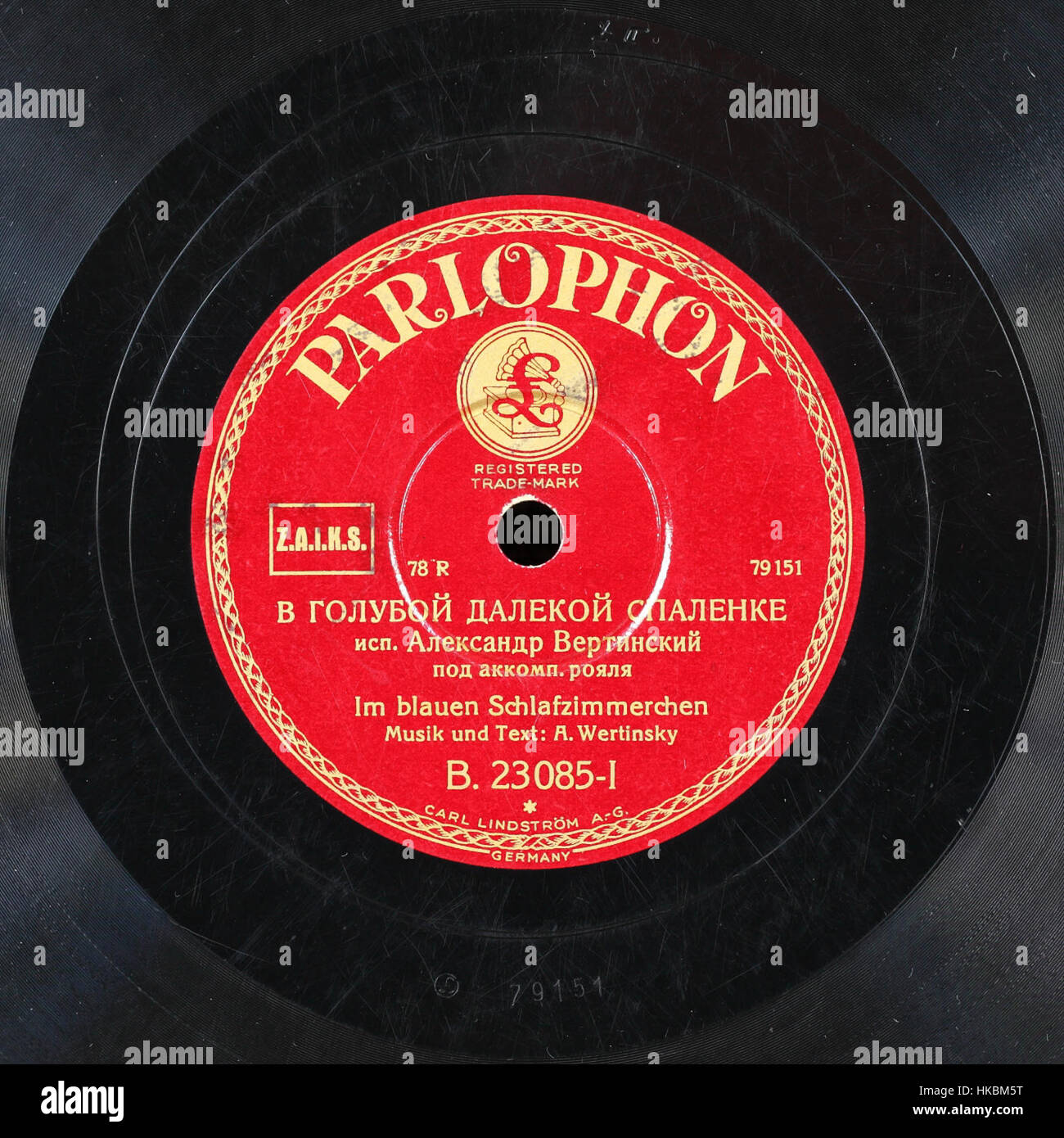 Il 'Vertinsky Parlophone B.23085 01' è un'opera d'arte storica che rappresenta l'epoca della musica e delle scene culturali dei primi anni del XX secolo. Il pezzo riflette l'influenza dell'arte nella storia musicale. Foto Stock