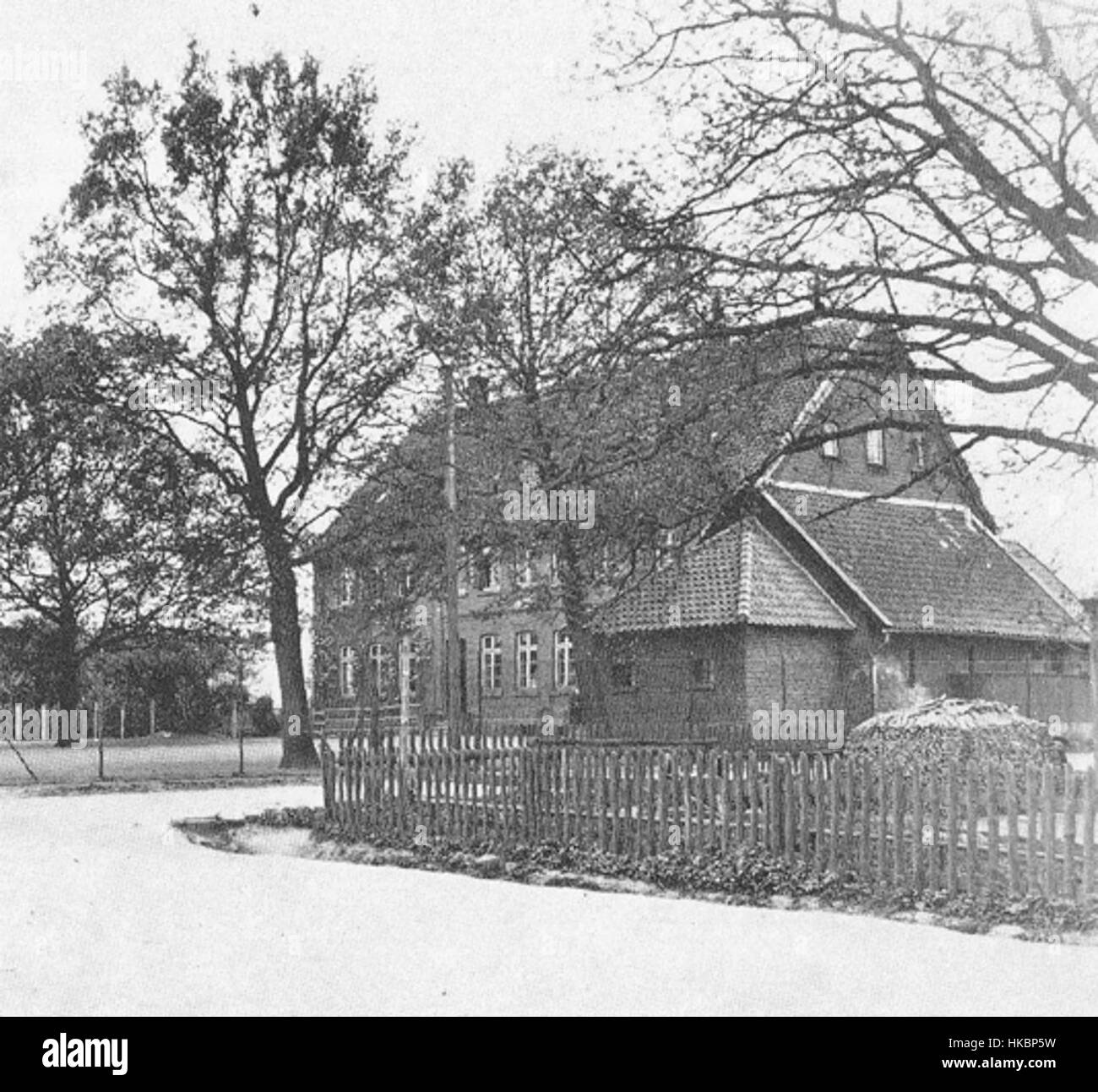 Questo dipinto della scuola alte Wennigser Schule presenta uno stile artistico tradizionale tedesco, catturando scene della vita quotidiana con attenzione ai dettagli e attenzione al realismo storico. Foto Stock