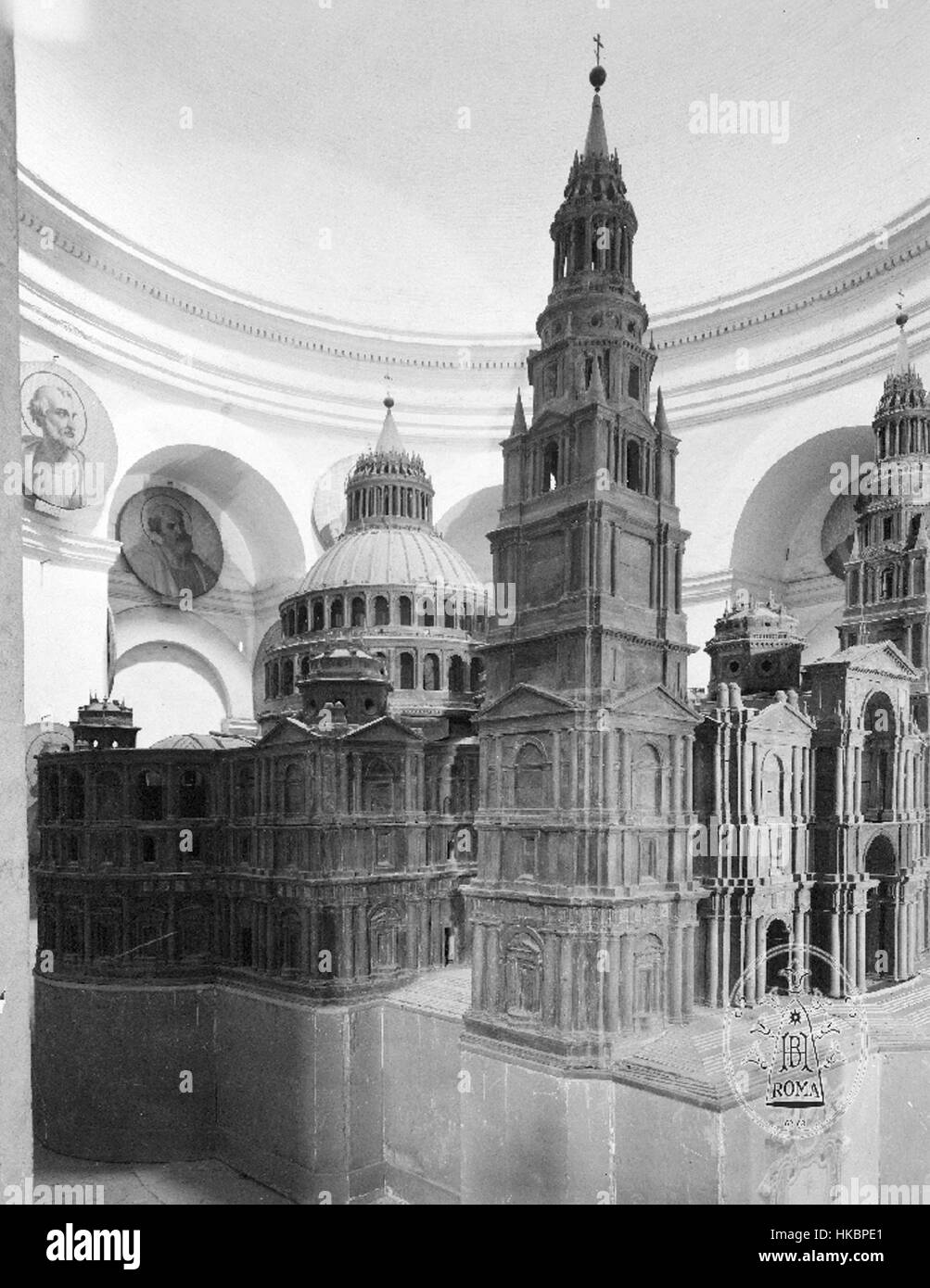 Il "Modello S Pietro" di Antonio Labacco è un famoso pezzo di arte barocca italiana. Questo dipinto ad olio è un modello della famosa Basilica di San Pietro nella città del Vaticano, che mostra intricati dettagli dell'architettura barocca e del simbolismo religioso, al centro del patrimonio artistico e architettonico del Vaticano. Foto Stock