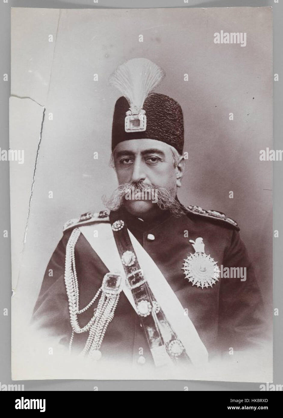 Il Brooklyn Museum busto Ritratto di Mozaffar al Din Shah in incoronazione Regalia uno di 274 fotografie vintage Foto Stock