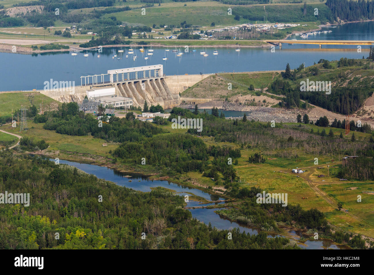 Serbatoio di ghost è una diga idroelettrica di generare energia elettrica per calgary, riducendo l'estate fluisce nel fiume Bow e la perdita di acqua per evaporazione Foto Stock