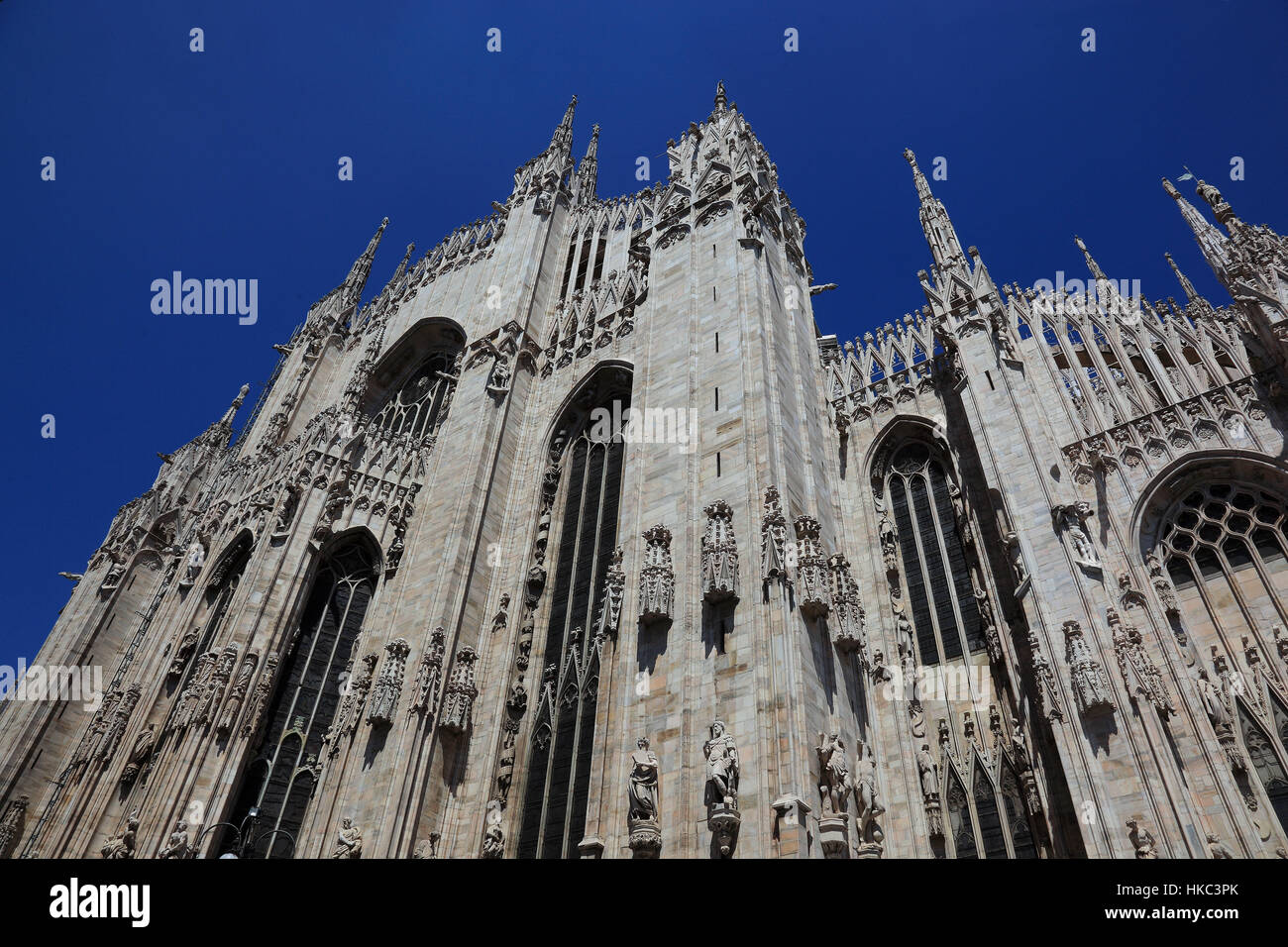 L'Italia, la città di Milano, centro città, parte della facciata esterna del duomo e il Duomo di Santa Maria Nascente, Cattedrale Metropolitana di Santa Mari Foto Stock