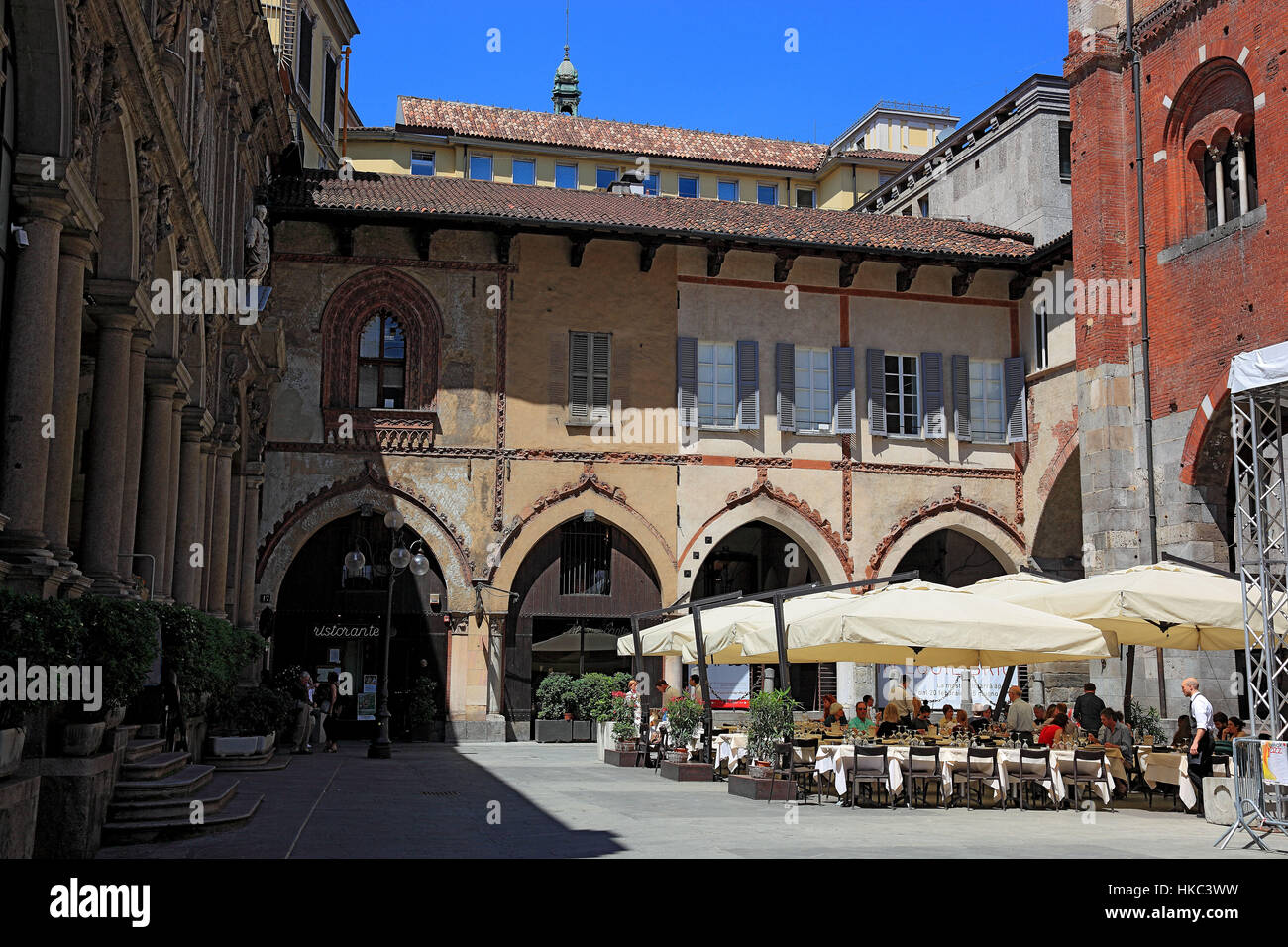 L'Italia, la città di Milano, Centro citta', ristorante a Piazza Mercanti nella città vecchia Foto Stock