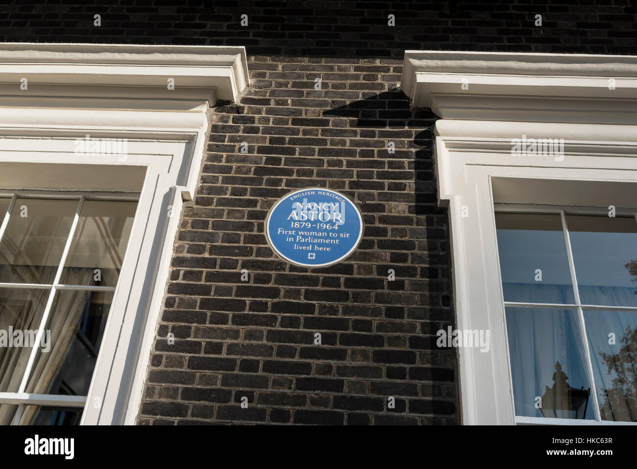 Nancy Astor targa blu in St James's Square, Londra Foto Stock