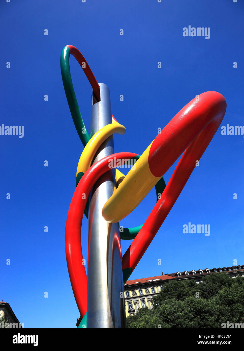 L'Italia, la città di Milano, arte moderna, grosso ago con filo colorato a Piazza Cadorna - Triennate Foto Stock