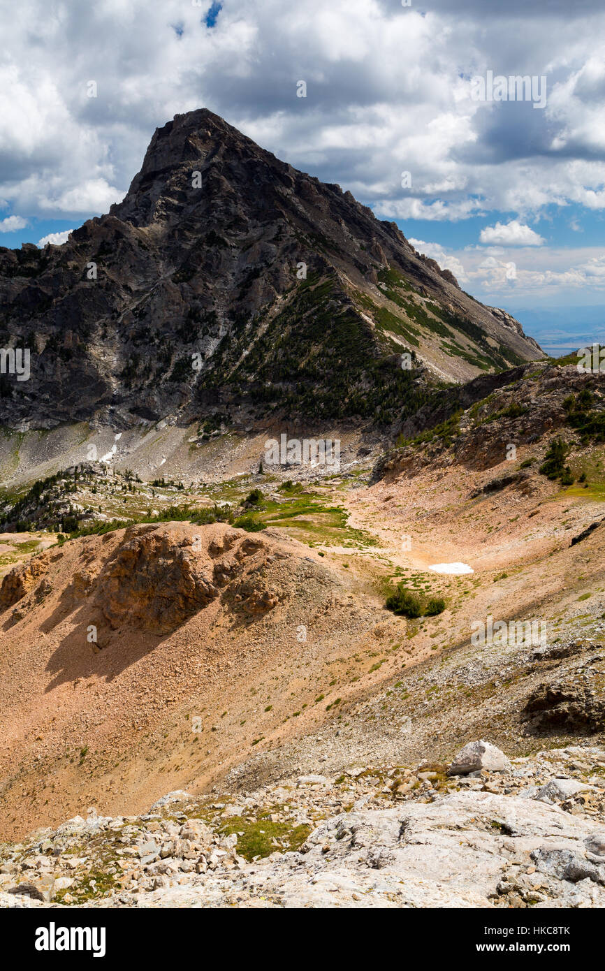 Montare Woodring torreggianti sopra le altitudini più elevate sia di pennello superiore Canyon e superiore di Leigh Canyon nel Teton Mountains. Grand Teton Nationa Foto Stock