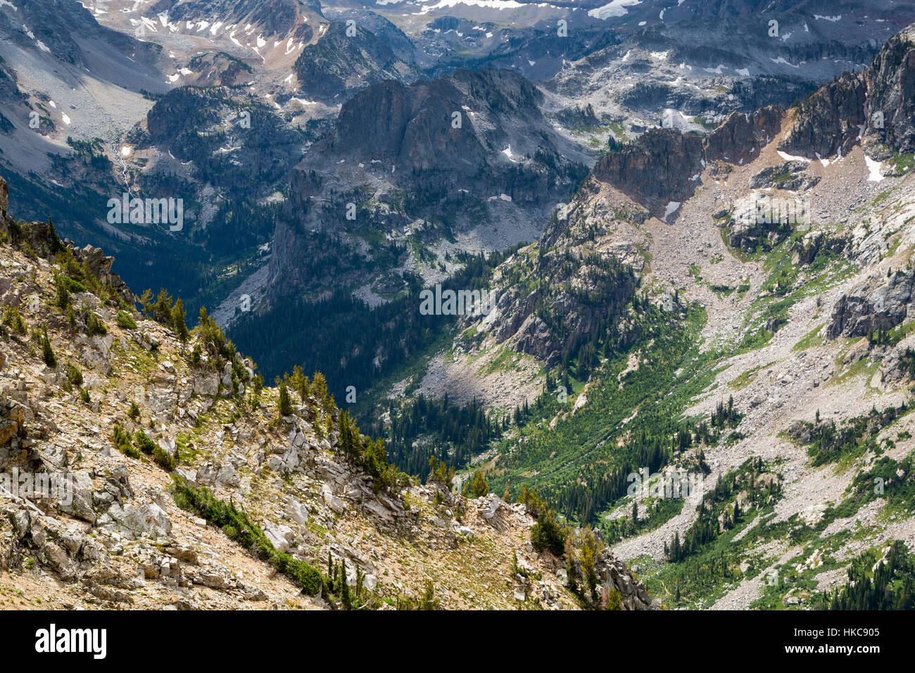 Guardando nel sud Forcella della cascata Canyon da altitudini più elevate della North Fork di Cascade Canyon nel Teton Mountains. Grand Teton compit Foto Stock