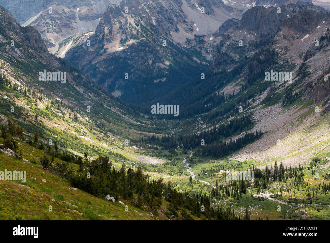 Forcella del Nord di Cascade Canyon scendendo verso la sua giunzione con cascata Canyon e il sud Forcella della cascata Canyon nel Teton Mountains. Grand Foto Stock