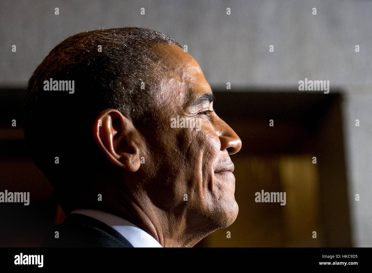 Ex U.S. Il presidente Barack Obama attende di essere annunciato durante il 58th inaugurazione presidenziale di Donald Trump Gennaio 20, 2017 a Washington, DC. Foto Stock