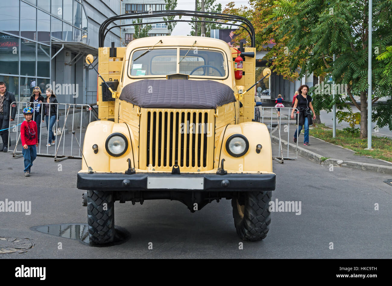 Dnepropetrovsk, Ucraina - 14 Settembre 2013: esposizione di vetture retrò e altre moto vintage technics Foto Stock