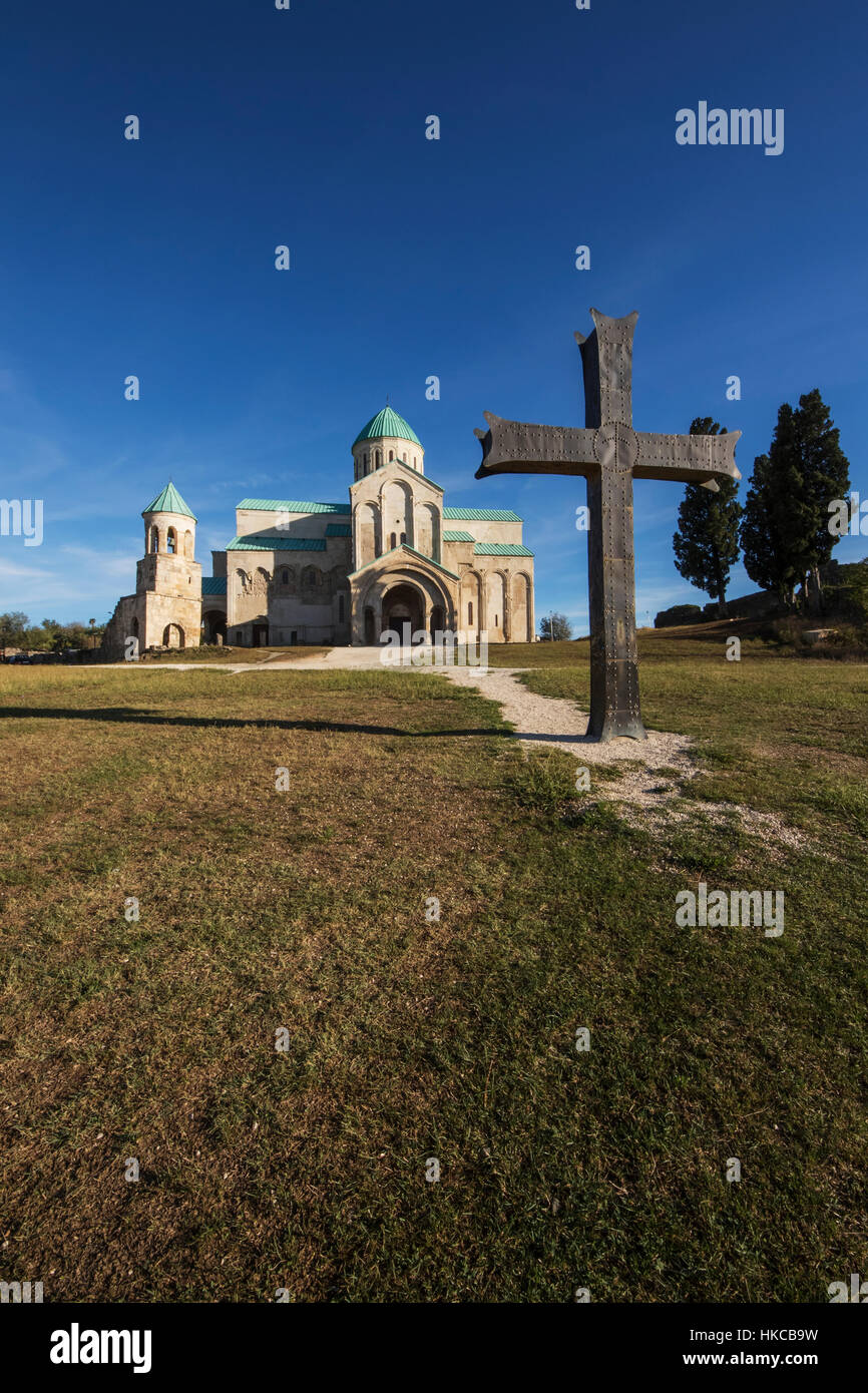 Croce dalla Cattedrale di Bagrati; Kutaisi, Imereti, Georgia Foto Stock