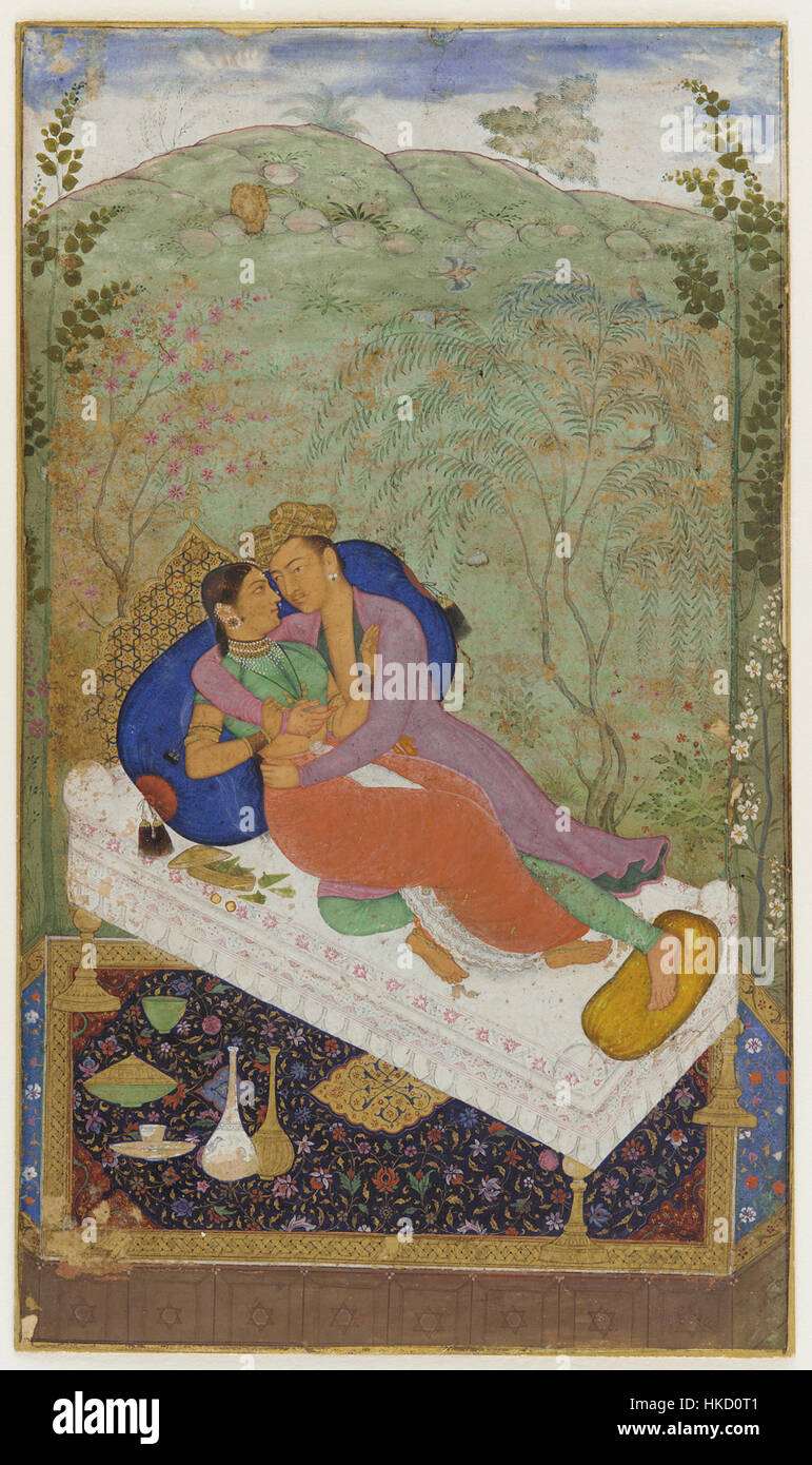 *Lovers* è un dipinto della dinastia Moghul, che illustra una scena romantica che riflette la ricchezza culturale dell'arte Moghul. Il pezzo enfatizza i dettagli intricati nell'abbigliamento, nell'ambientazione e nella connessione emotiva tra le figure, mostrando l'eredità della dinastia Moghul nella storia artistica e culturale. Foto Stock