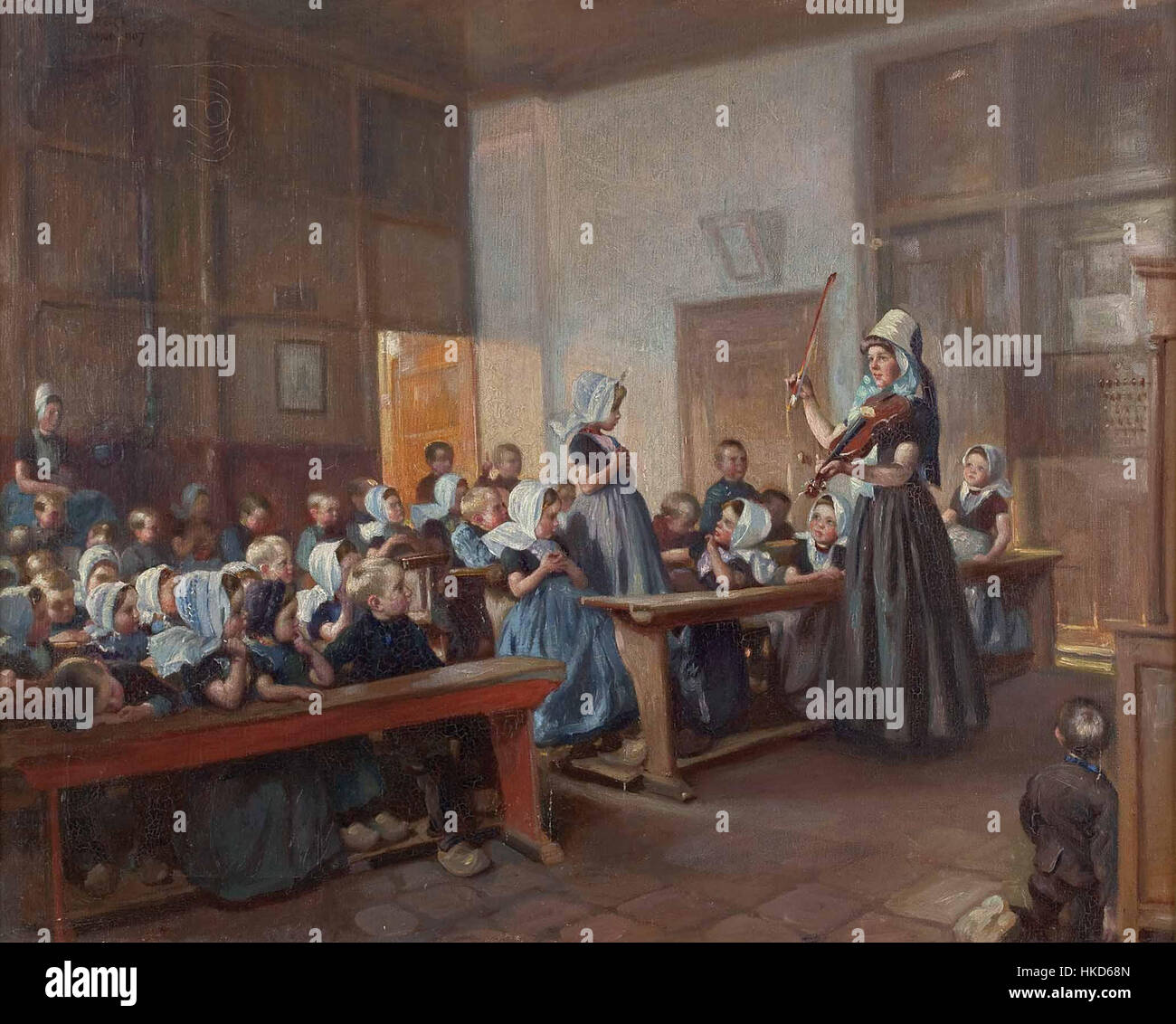 "Gesangsstunde in der Kinderschule in Holland" di Max Silbert, dipinto nel 1907, raffigura una lezione di canto per bambini in una scuola olandese. L'opera illustra la pratica culturale dell'educazione musicale nei Paesi Bassi durante l'inizio del XX secolo, mettendo in evidenza l'ambiente della classe e l'interazione tra l'insegnante e gli studenti. Foto Stock
