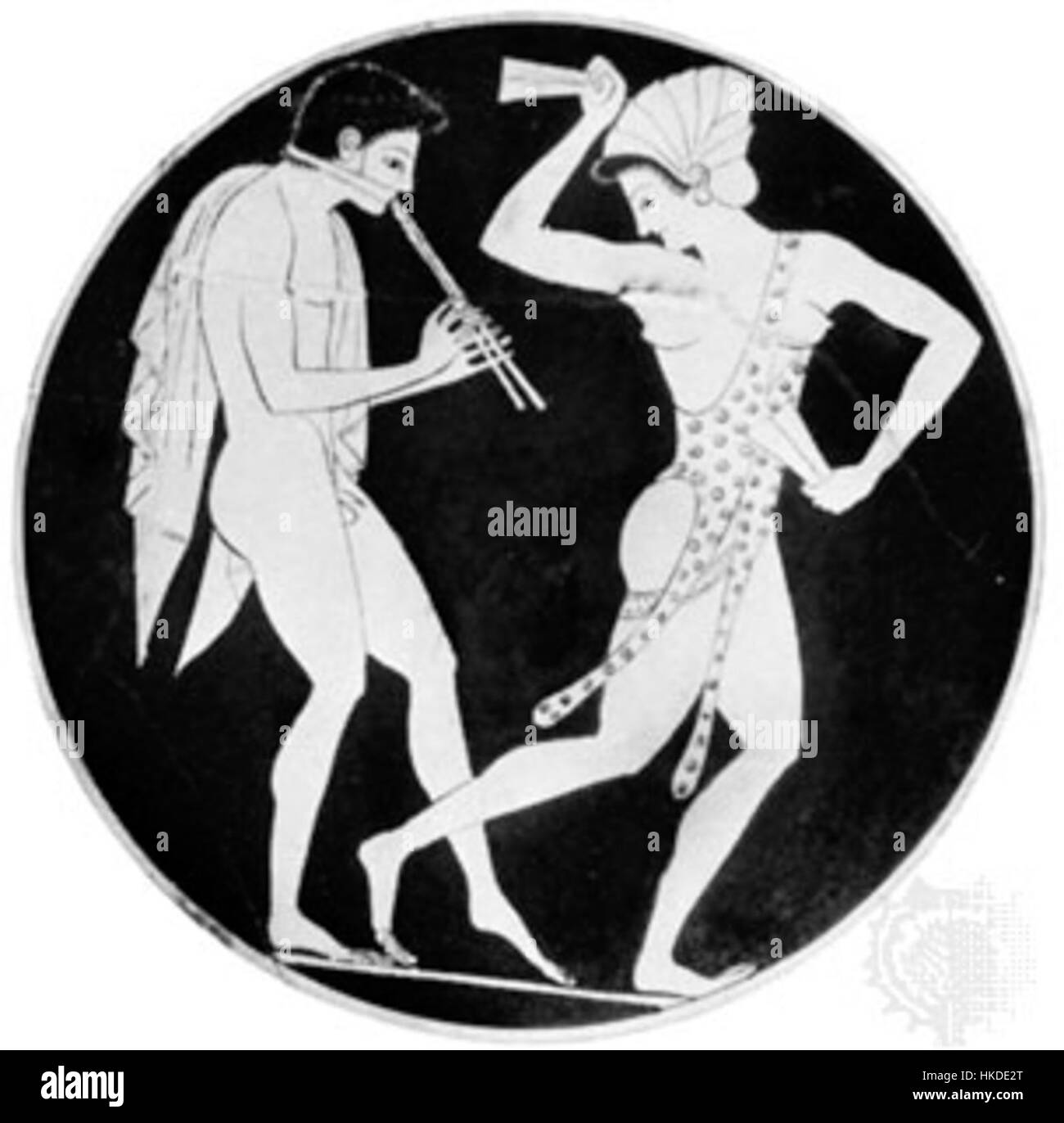 Questa opera raffigura un'antica scena musicale, con particolare attenzione agli *aulos* (uno strumento a fiato) e *crotala* (antichi piatti). Questi strumenti erano comuni nella musica e nei rituali greci, simboleggiando l'importanza della musica nelle antiche cerimonie. Foto Stock