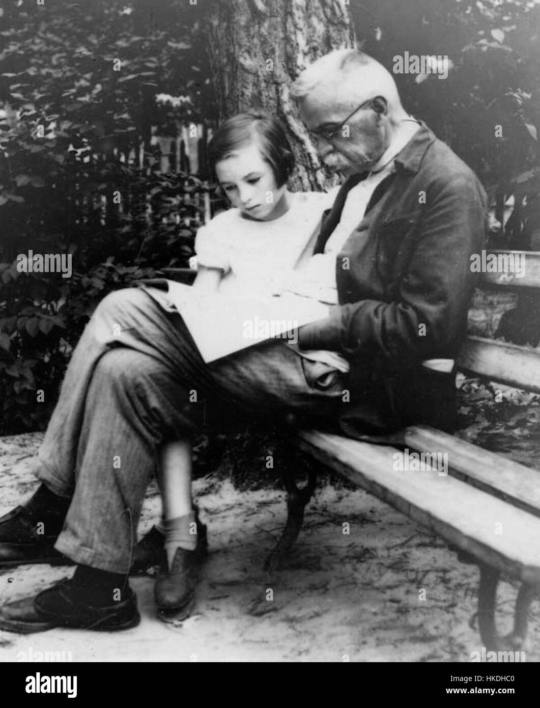 Questa opera d'arte di va Golitsin degli anni '1930 cattura l'essenza dell'arte russa all'inizio del XX secolo, riflettendo il paesaggio socio-politico del tempo attraverso il suo stile espressivo e il contesto storico. Foto Stock