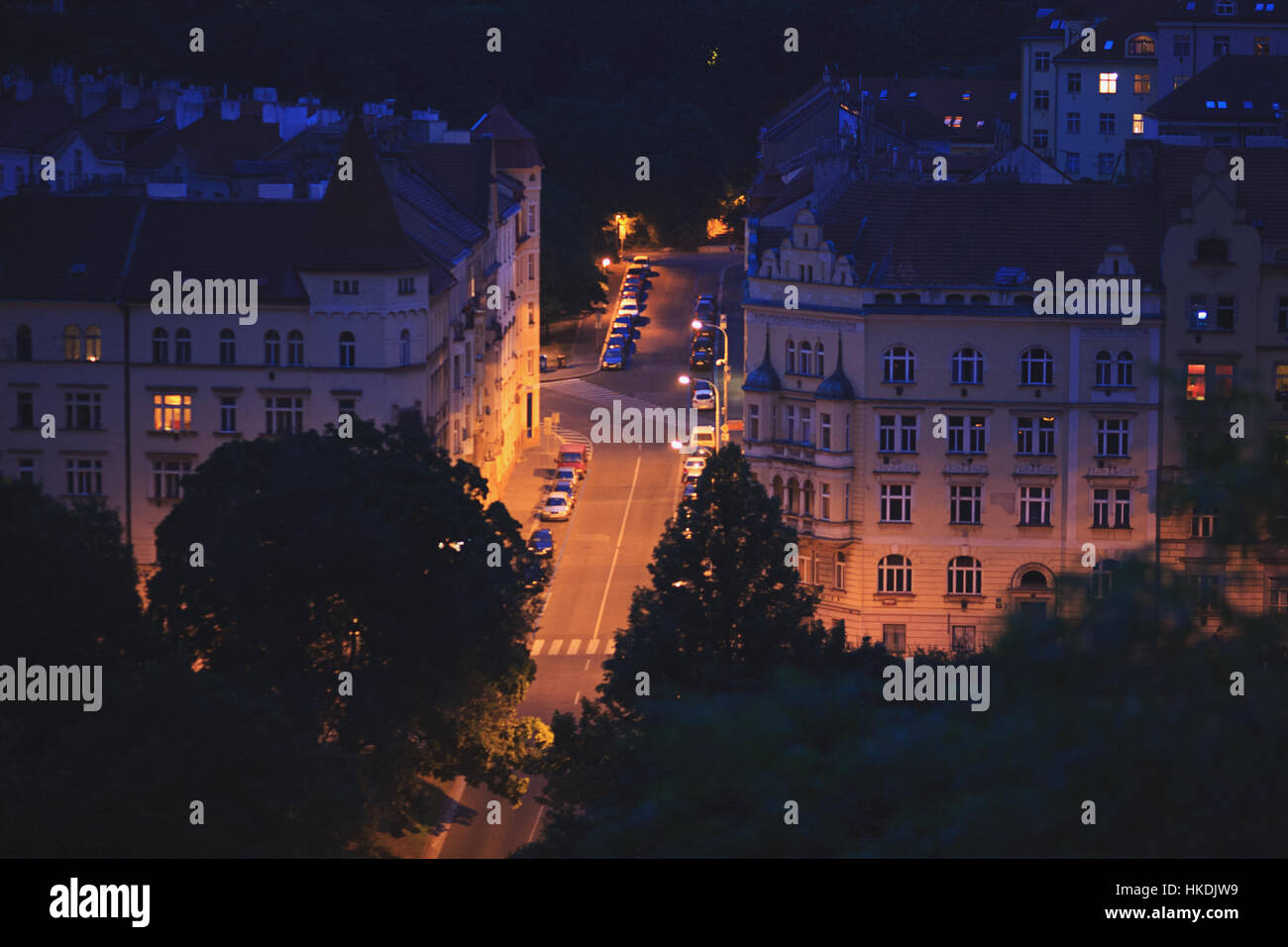 Vecchia strada lungo la notte in Repubblica Ceca Foto Stock