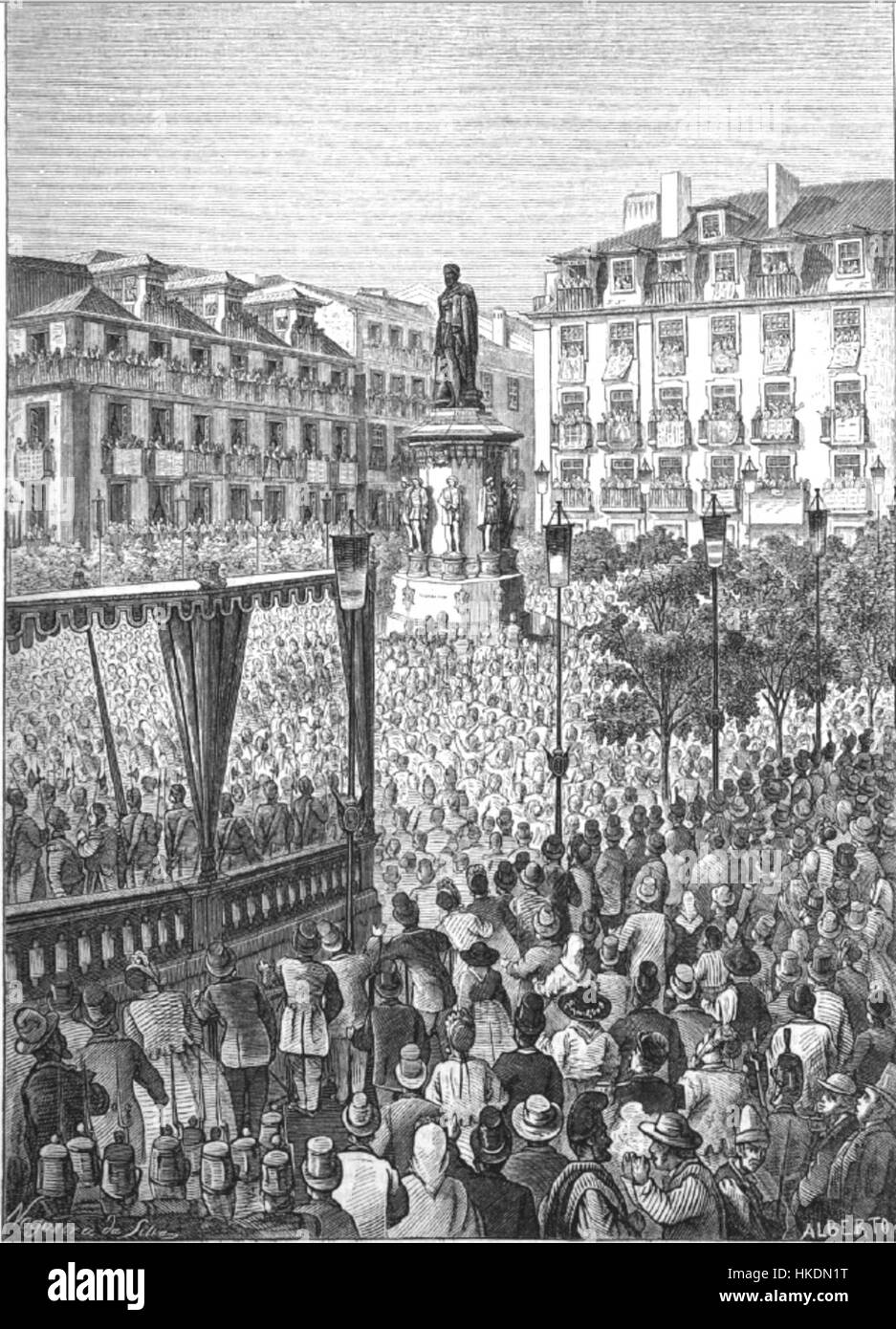 Il Monumento Camoes a Lisbona onora il famoso poeta portoghese Luis de Camoes, considerato il poeta nazionale del Portogallo. Il monumento si trova nel quartiere storico di Lisbona e presenta una statua di Camoes, che celebra i suoi contributi letterari alla cultura portoghese. Foto Stock