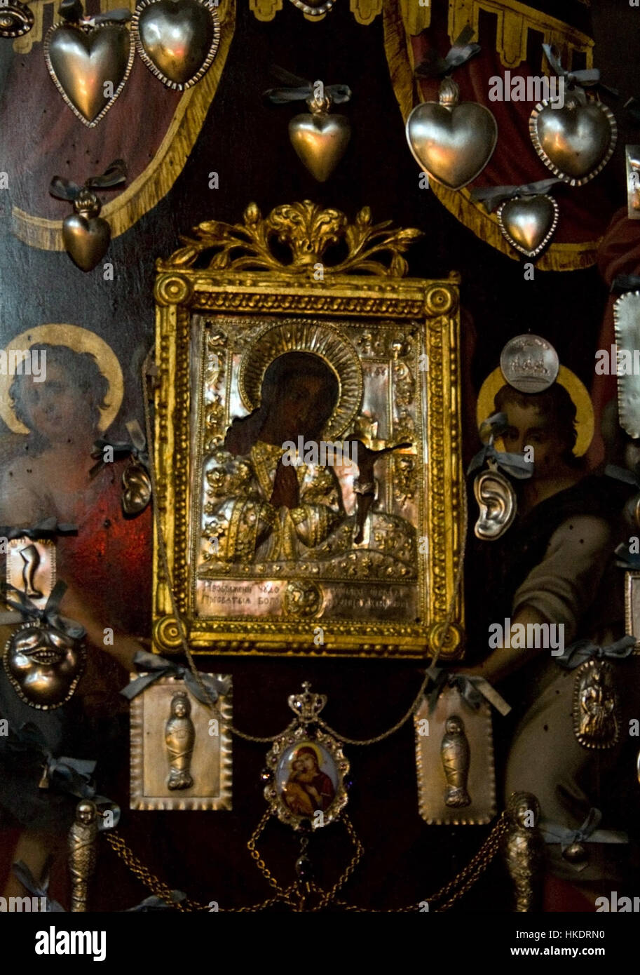 Questa copia dell'icona di Ahtirca, raffigurante Cristo e la Vergine Maria, è ospitata a Miskolc, Ungheria. L'icona è un esempio significativo di arte cristiana ortodossa orientale, che riflette la devozione religiosa e la pratica storica della venerazione delle icone nella regione. Foto Stock