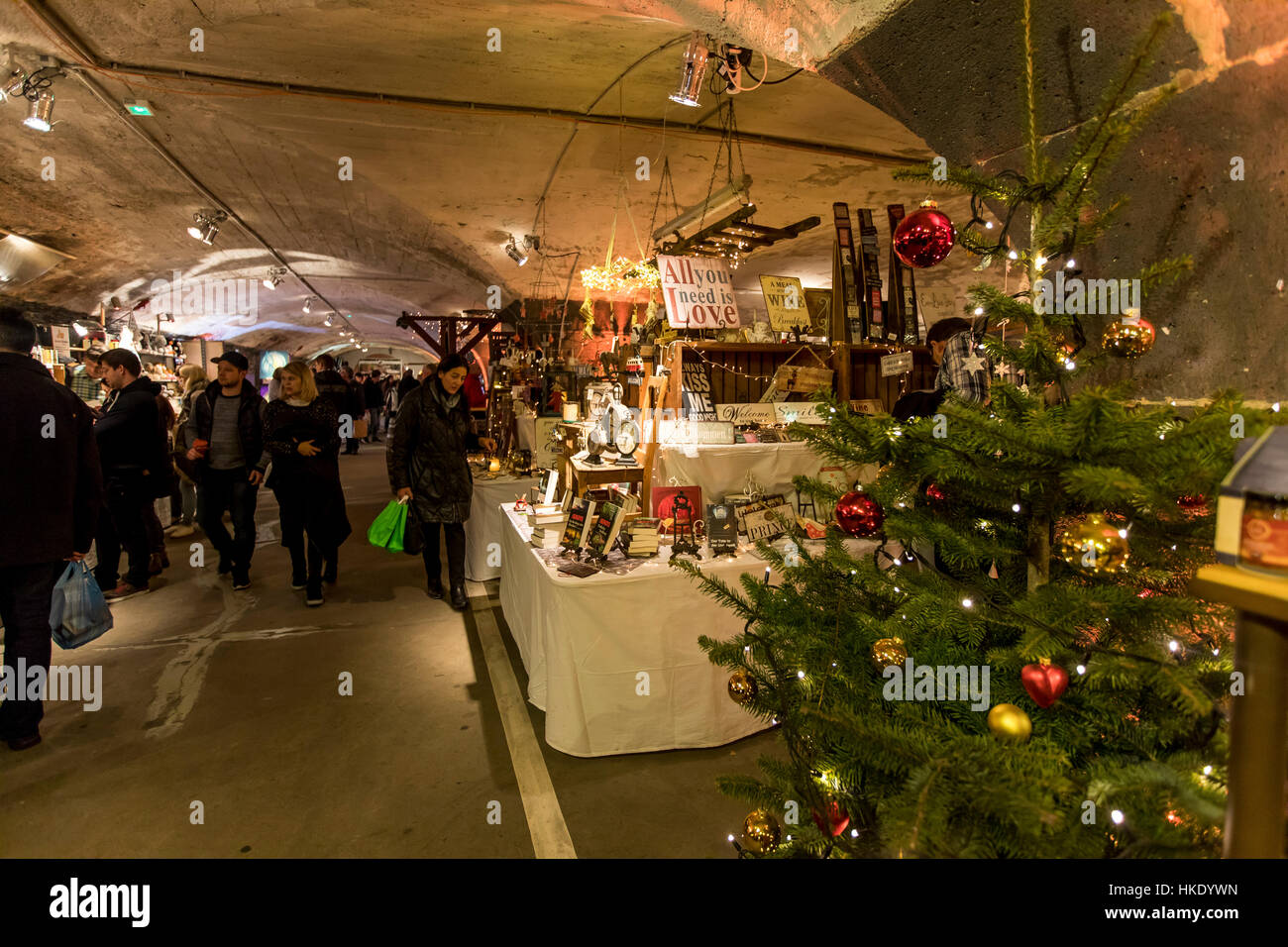 La metropolitana mercatino di Natale, il mercatino di Natale di vino vecchio archivio di Traben-Trarbach, sulla Mosella, qui le cantine del Moselschlosschen,Germania Foto Stock