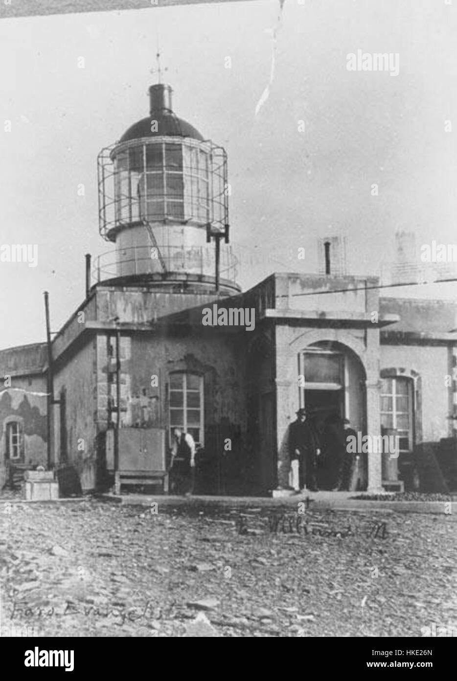 Questa opera d'arte del XX secolo raffigura il "Faro Evangelistas", un'interpretazione visiva di un faro o di una luce guida, che mostra lo stile dell'artista e l'uso simbolico della luce nella composizione. Foto Stock Questa opera d'arte del XX secolo raffigura il "Faro Evangelistas", un'interpretazione visiva di un faro o di una luce guida, che mostra lo stile dell'artista e l'uso simbolico della luce nella composizione. Foto Stock