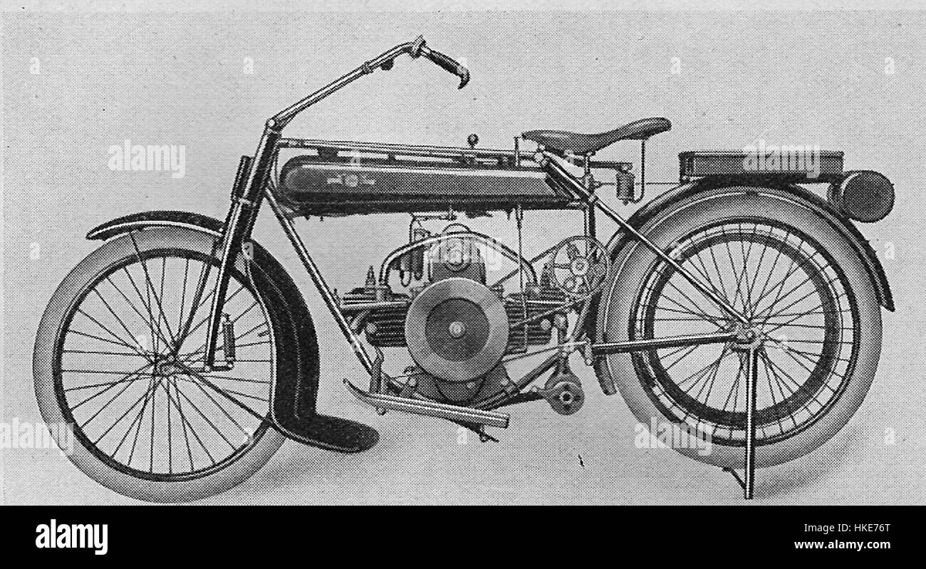 La "Magnat Debon" flat è un modello d'auto d'epoca dei primi anni del XX secolo. Il suo design elegante e il suo significato storico riflettono i progressi tecnologici nell'ingegneria automobilistica durante quell'epoca. Foto Stock