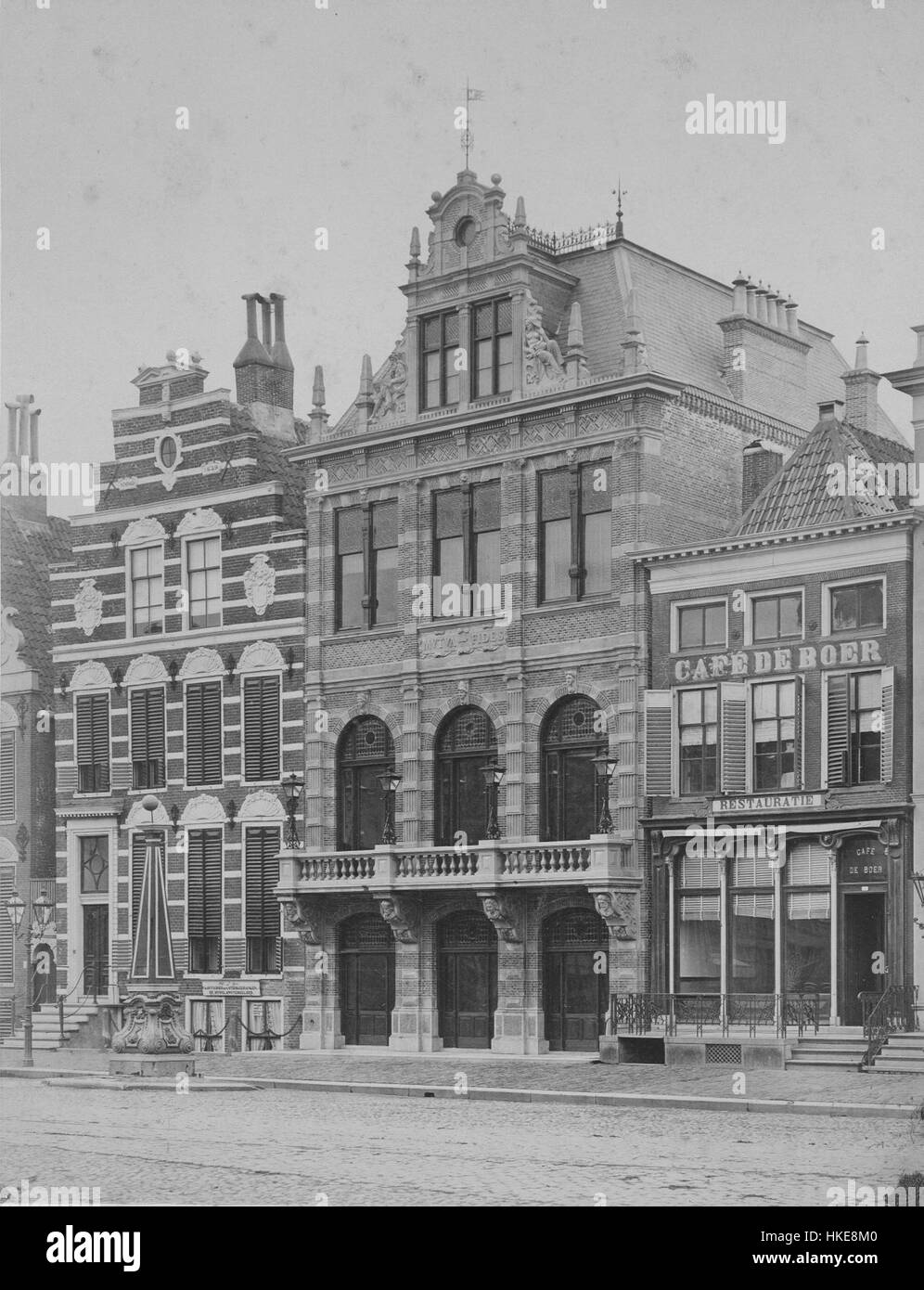 Mutua Fides (mutua Fides) è un dipinto del 1890 che raffigura temi di fiducia e solidarietà. L'opera d'arte cattura la connessione umana in una composizione commovente ed emotiva, evidenziando i valori dell'unità e del sostegno reciproco. Foto Stock