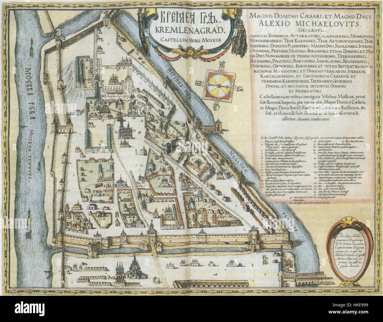 Questa mappa del XVII secolo del Cremlino di Mosca, conosciuta come "PL Moscow Kreml", fornisce caratteristiche geografiche dettagliate della fortezza storica. La mappa cattura la struttura architettonica del Cremlino, evidenziando la sua importanza nella storia russa e il suo ruolo strategico nella regione. Foto Stock