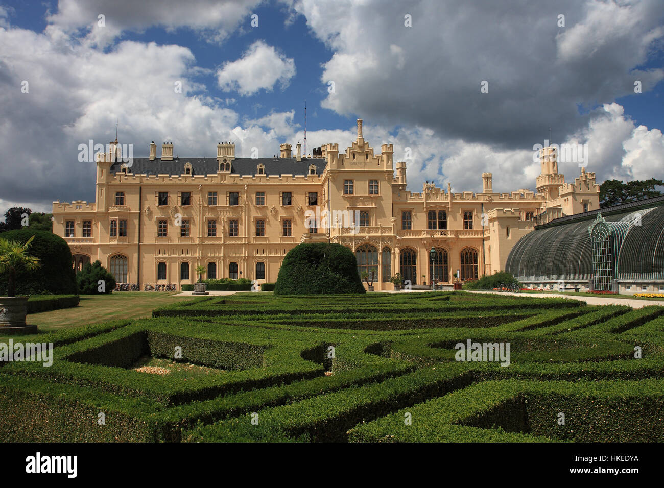 Castello Lednice con giardini in Repubblica Ceca in Europa , patrimonio mondiale Unesco. Foto Stock