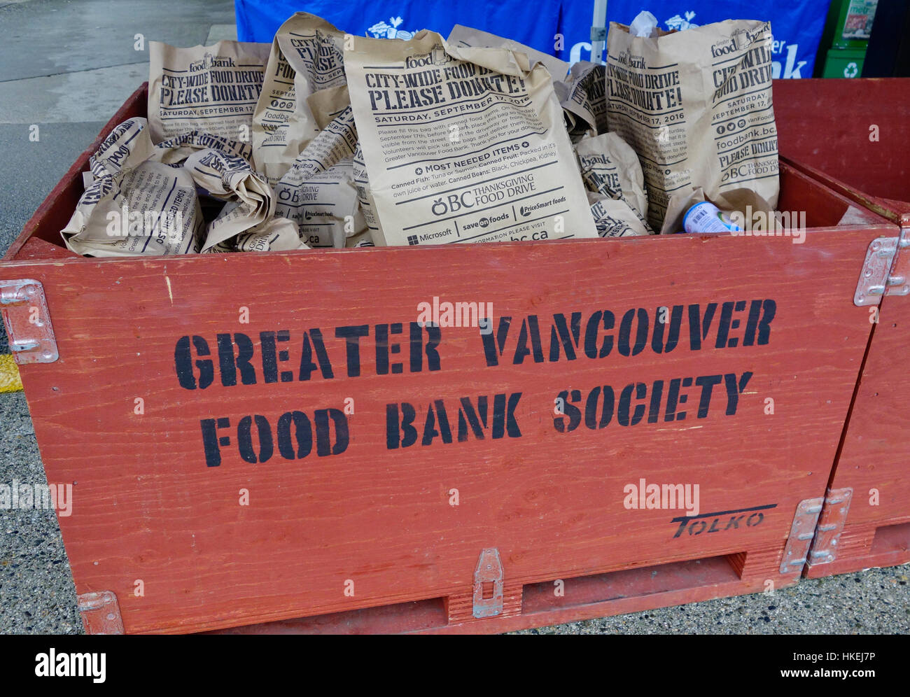 Sacchetti di donazioni di cibo fo la maggiore Vancouver Food Bank società. Durante una delle loro unità alimentare nel settembre 2016. Foto Stock