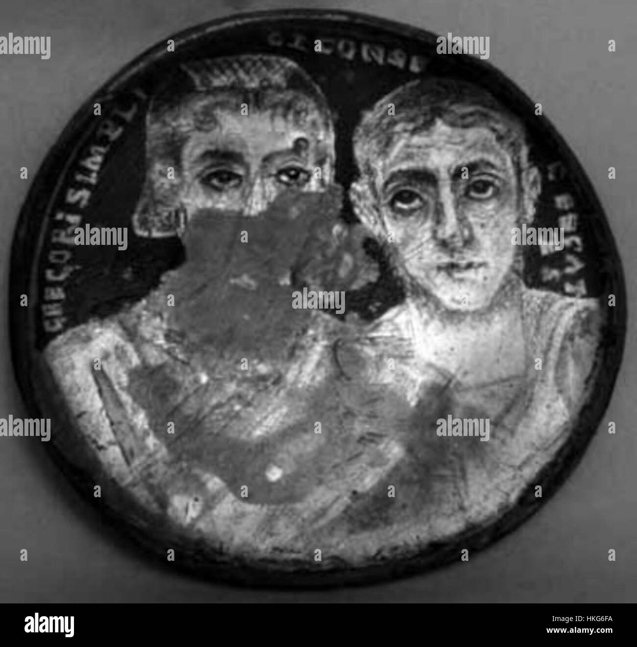 Un ritratto in vetro d'oro raffigurante un marito e una moglie, ospitato nei Musei Vaticani. Questa opera d'arte è un esempio di antica vetreria romana, che mostra intricate lavorazioni artigianali e ritratti storici in un supporto delicato e durevole. Foto Stock