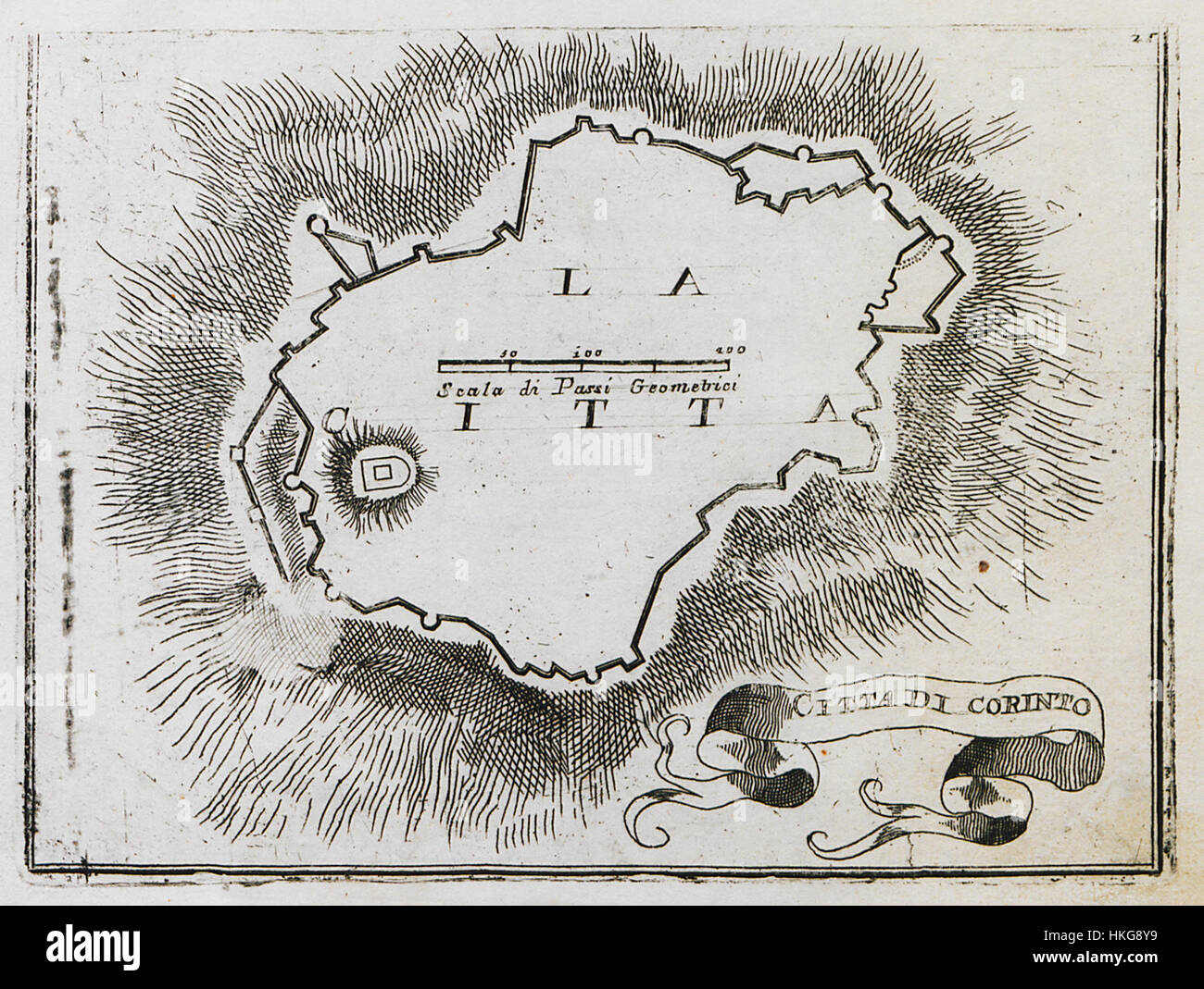 "Città di Corinto" di Vincenzo Maria Coronelli, creata nel 1708, è una mappa dettagliata dell'antica città di Corinto. La mappa mostra la posizione strategica della città in Grecia, evidenziando le rovine e le aree circostanti come erano all'inizio del XVIII secolo. Foto Stock