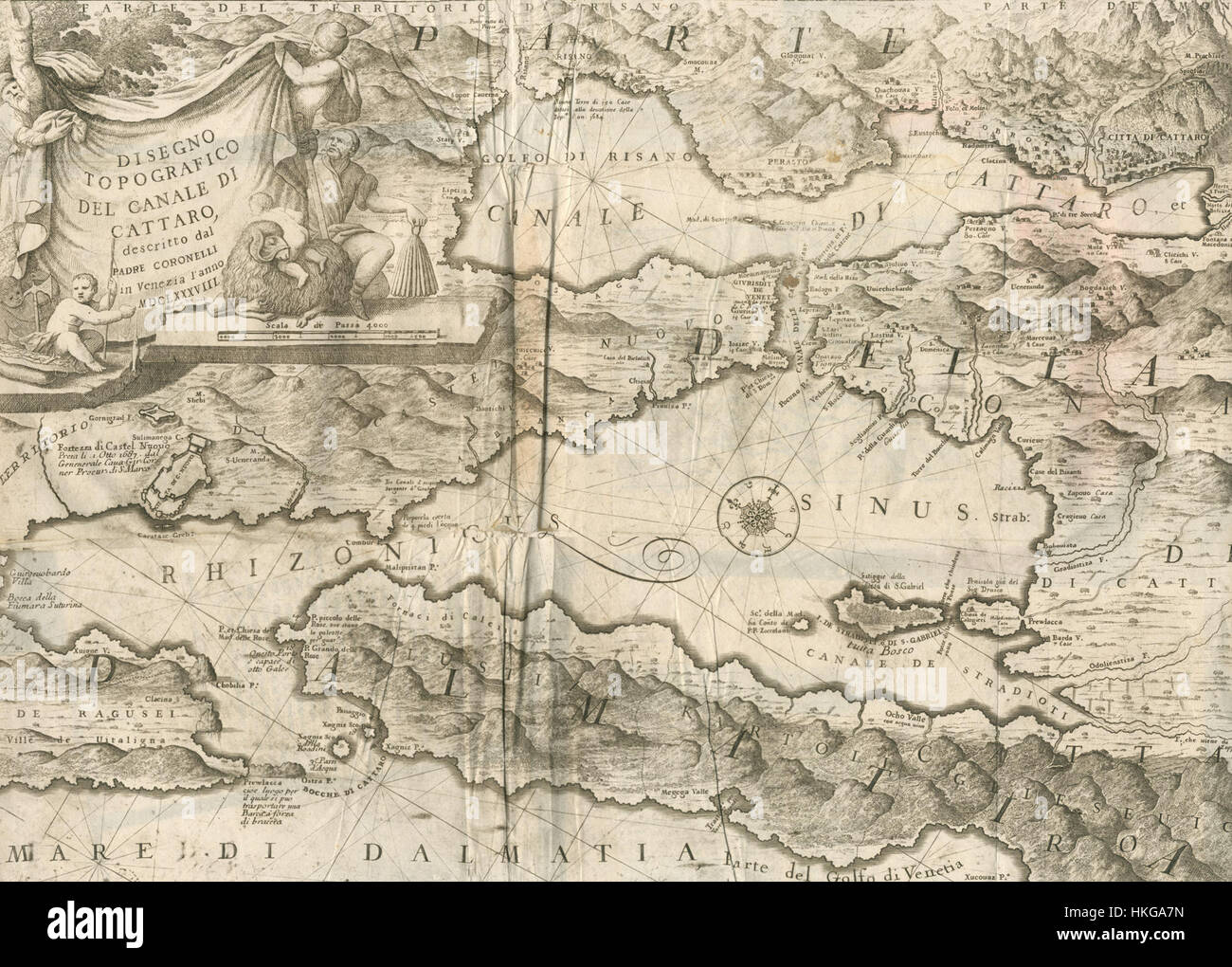 Questo disegno topografico del 1688 di padre Coronelli raffigura il Canale di Cattaro a Venezia, mostrando caratteristiche geografiche dettagliate della regione come descritto dall'artista. Si tratta di un'importante opera cartografica storica. Foto Stock