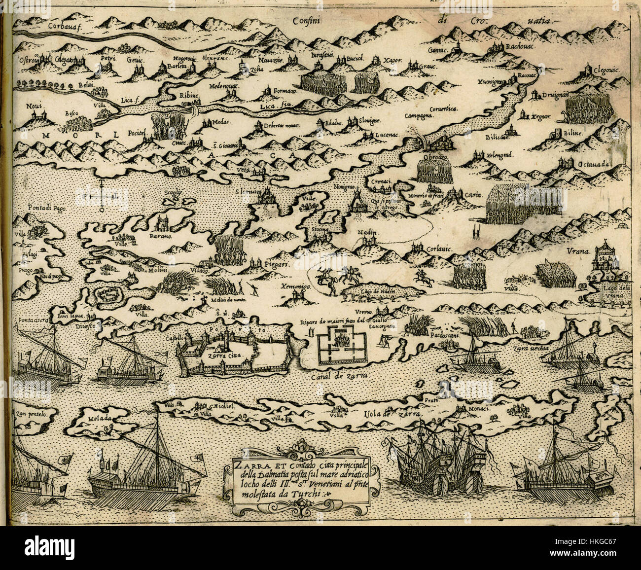 Questa mappa del 1574 di Giovanni Francesco Camocio illustra la città di Zarra (l'odierna Zara) e la regione dalmata circostante. Si tratta di una dettagliata rappresentazione storica dell'area durante il Rinascimento, che mette in risalto le caratteristiche geografiche e la disposizione urbana dell'epoca. Foto Stock