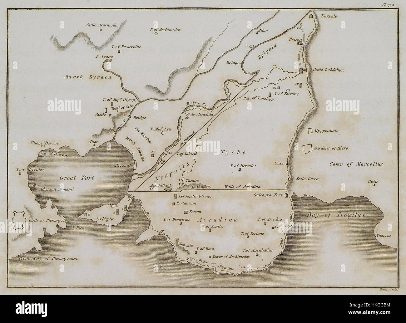 Questa mappa, creata da William Wilkins nel 1807, illustra l'antica città di Siracusa, situata sull'isola di Sicilia. Offre preziose informazioni sulla geografia e la disposizione di questa città storica, importante nel mondo greco antico. Foto Stock