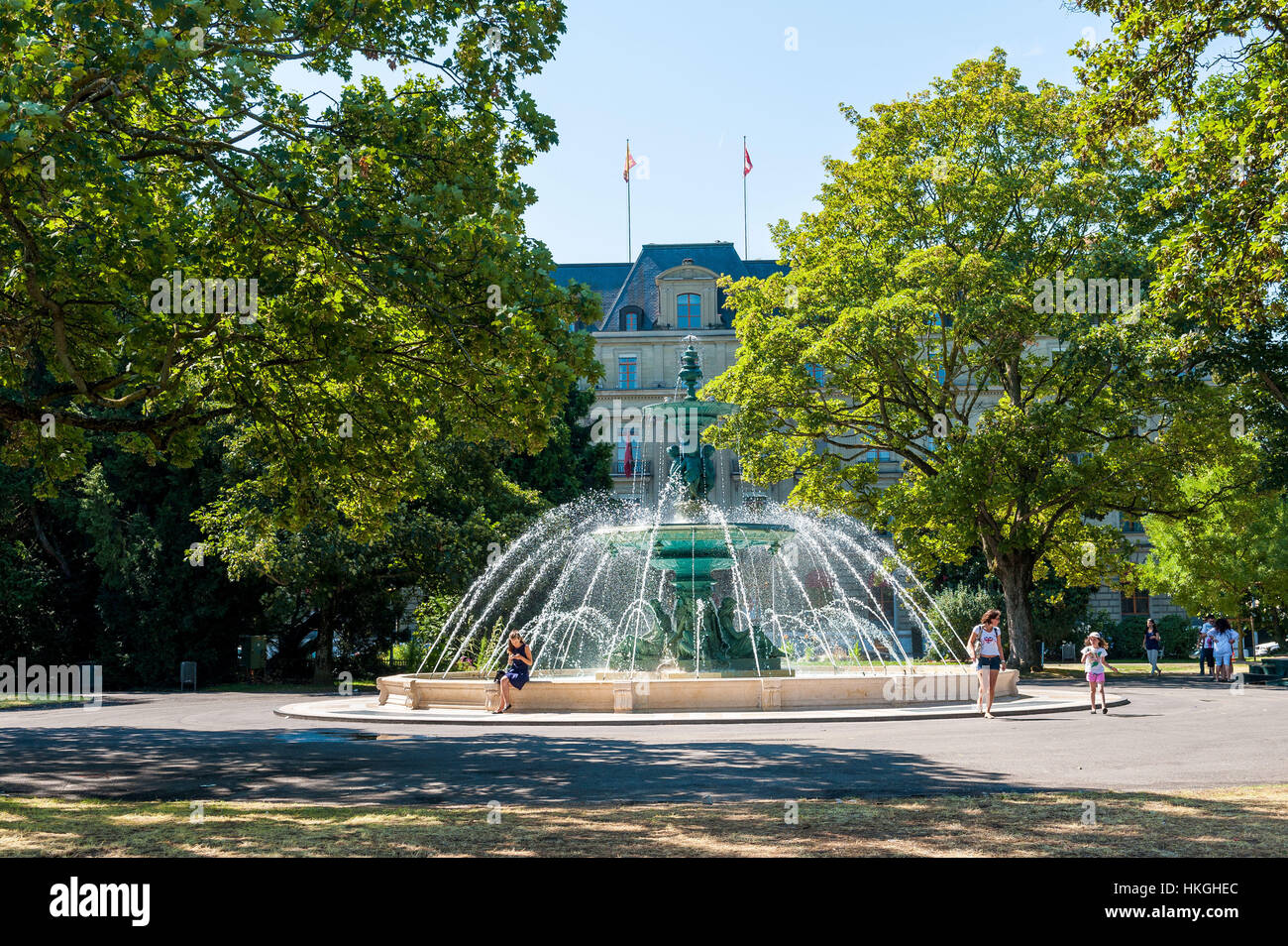 Ginevra (Svizzera): il 'Fontaine Des Quatre Saisons" (Fontana delle quattro stagioni), creato nel 1869, nel mezzo del 'Jardin Anglais' parco urbano (il Giardino Inglese parco). Foto Stock