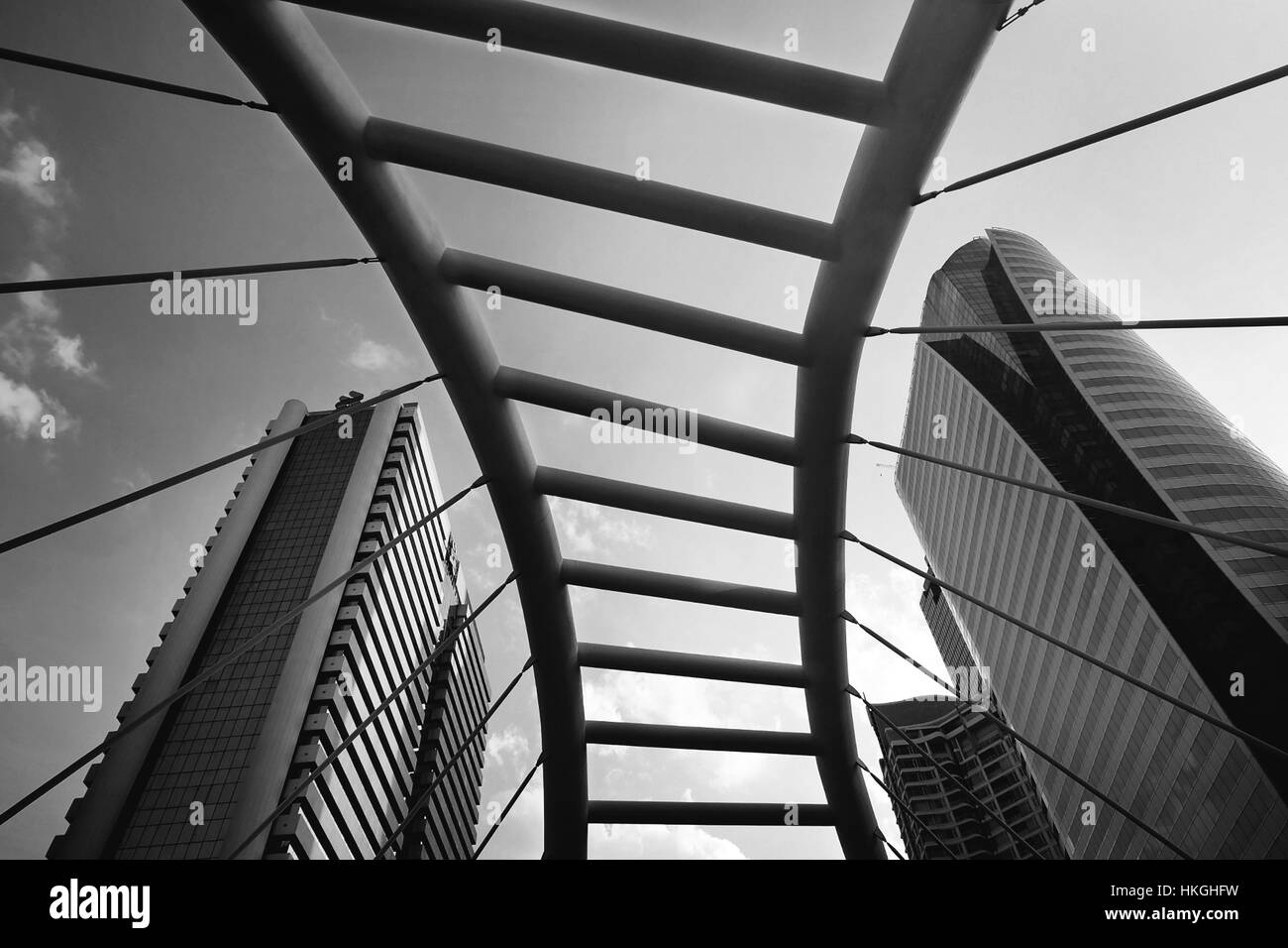 Scala di grigi ponte architettonico di Bangkok Foto Stock