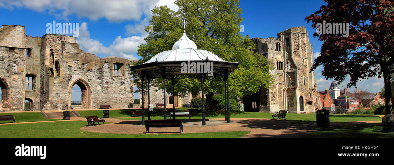 Vista del tramonto sulle rovine del castello di Newark, Newark on Trent, Nottinghamshire, Inghilterra, Regno Unito Foto Stock