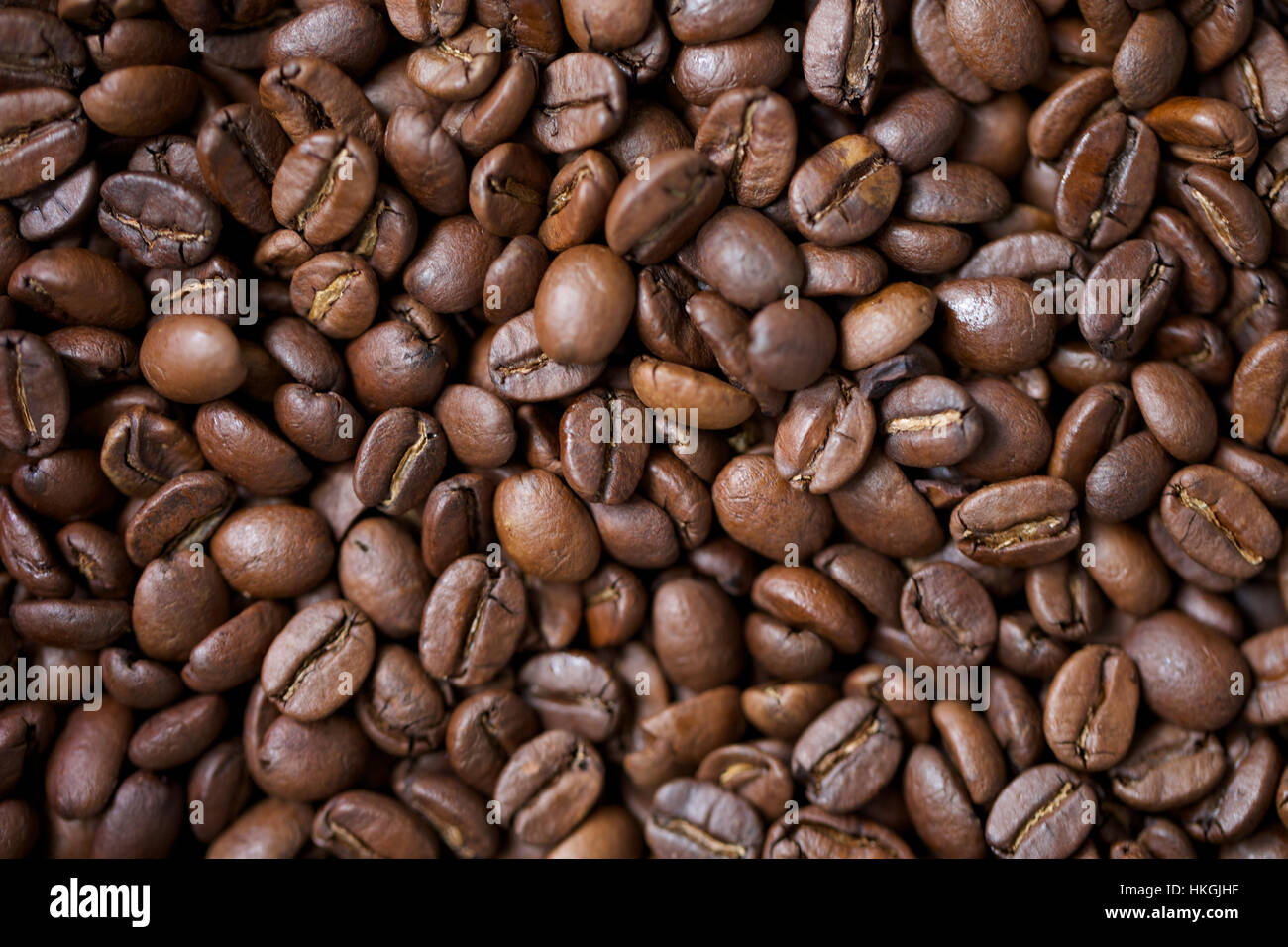 Rosolare i chicchi di caffè. abbondanza, caffeina, semi di caffè torrefatto. Foto Stock
