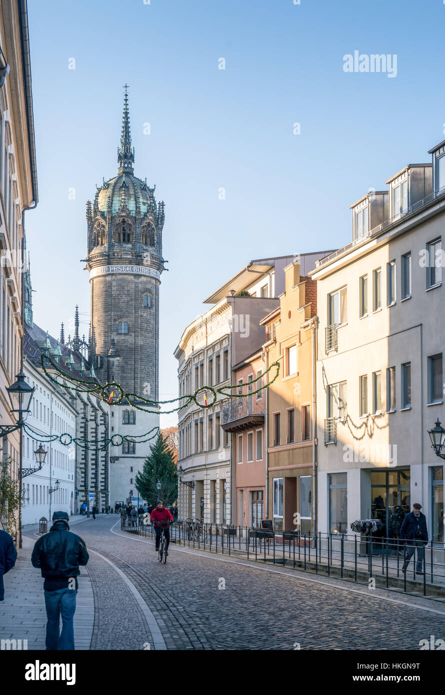 Wittenverg - La strada principale a Wittenberg, Germania conduce alla famosa chiesa dove Martin Lutero inchiodato il novantacinque Foto Stock