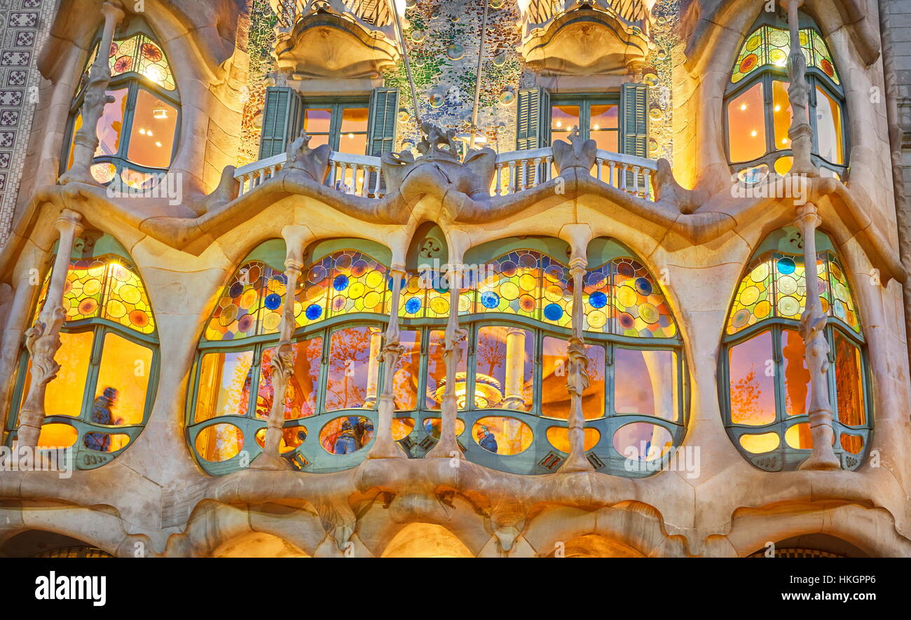 Casa Batllo house design di Antonio Gaudi a sera, Barcellona, in Catalogna, Spagna Foto Stock
