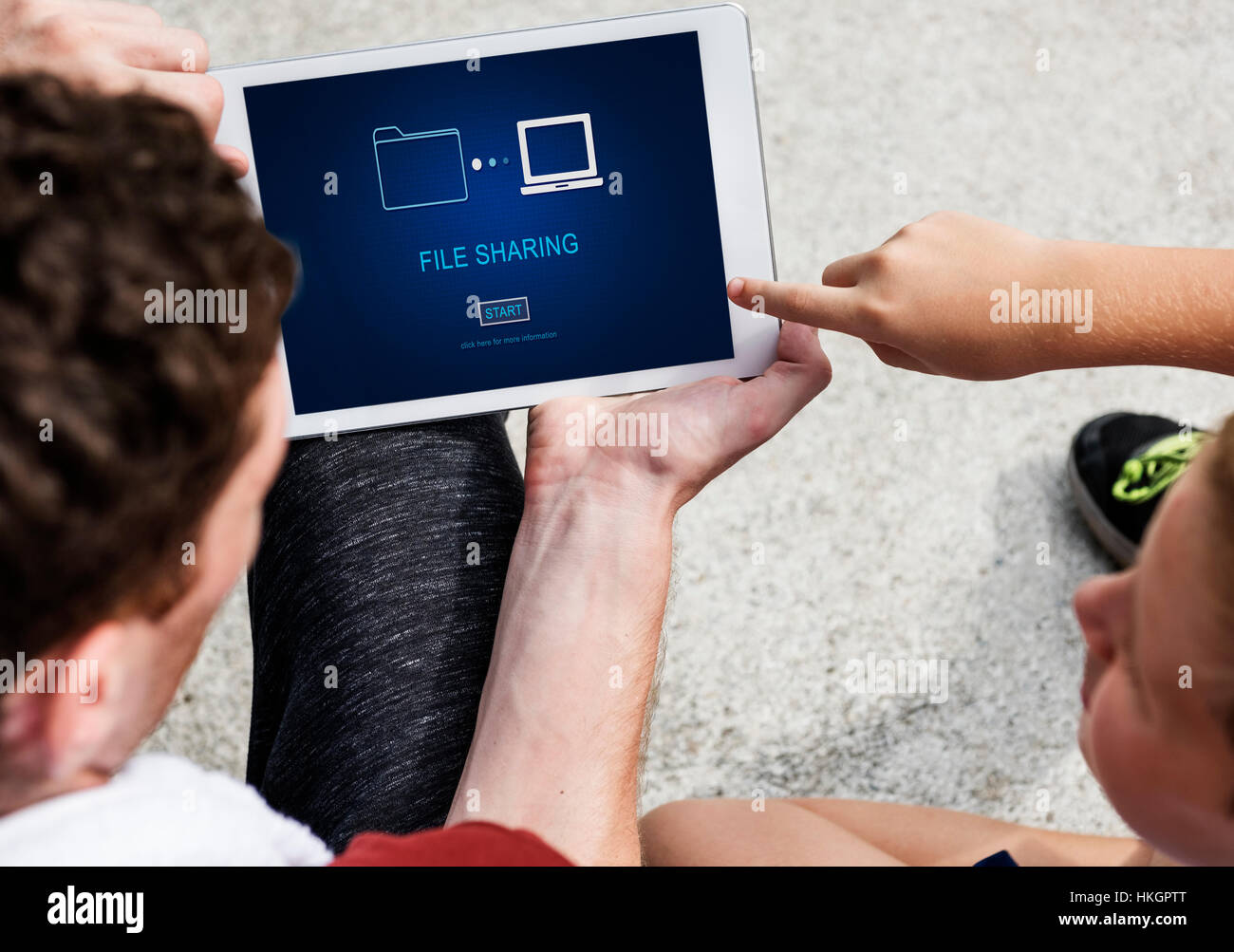 Condivisione di file multimediali di dati Internet tecnologia Concept Foto Stock