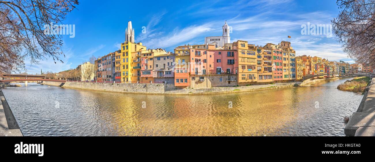Girona case colorate, panorama, Spagna Foto Stock