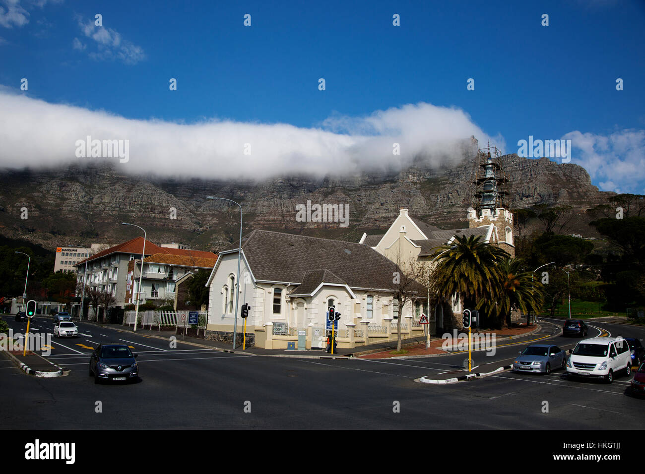 Cape Town tipico tedesco architeture con Table Mountain in background, Sud Africa Foto Stock