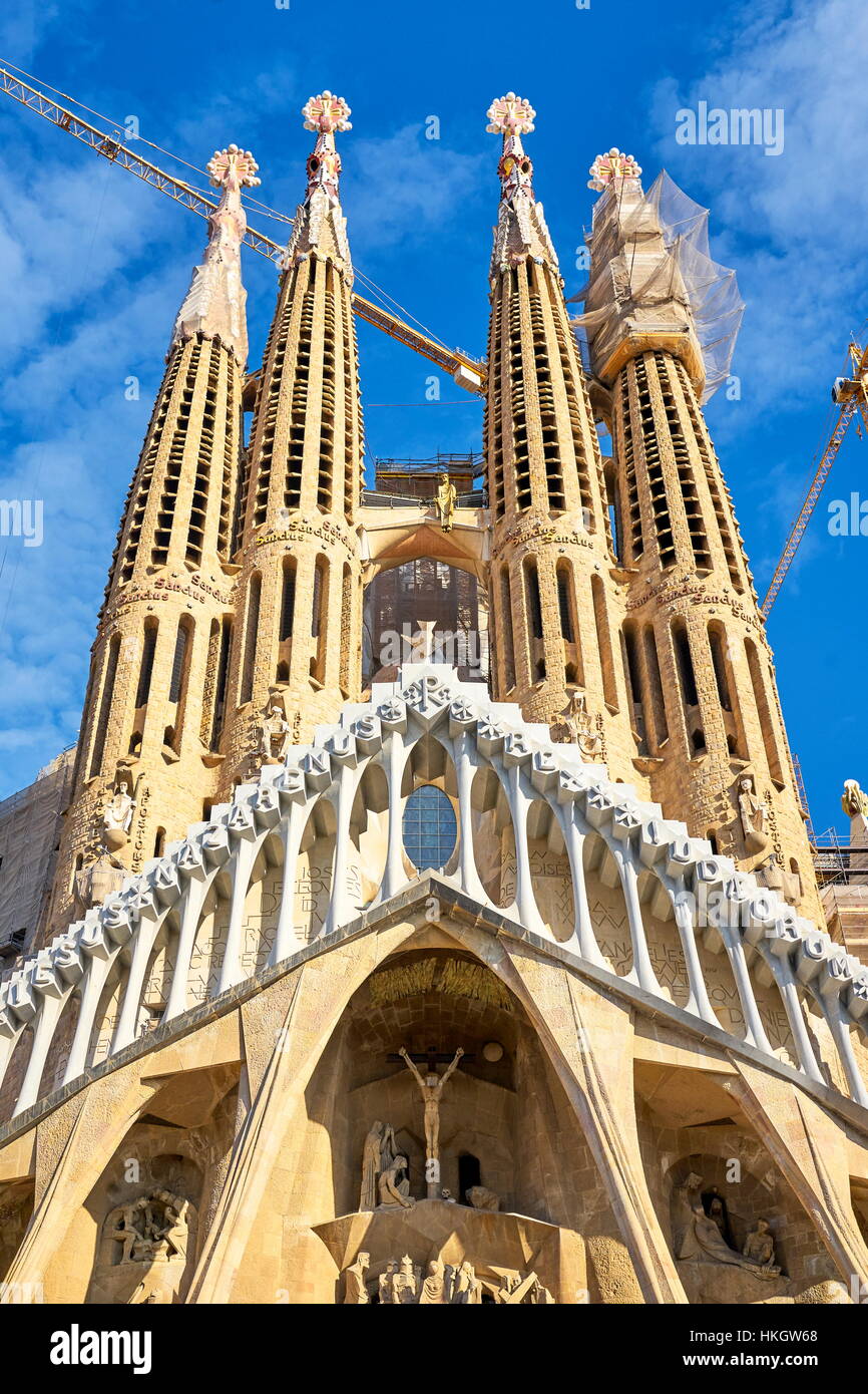 Cattedrale Sagrada Familia vista frontale, Barcellona, Spagna Foto Stock