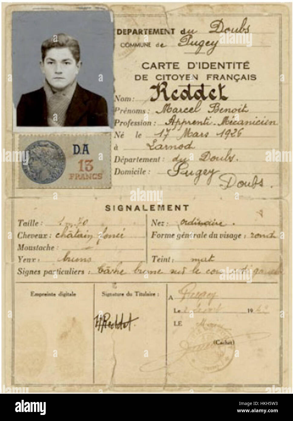 Marcel Reddet, parte del Groupe Guy Mocquet, era un artista le cui opere si concentravano spesso su temi di guerra, società e memoria storica. La sua arte mette in risalto momenti storici significativi, in particolare gli effetti della guerra sulla vita umana e sulle comunità. Foto Stock