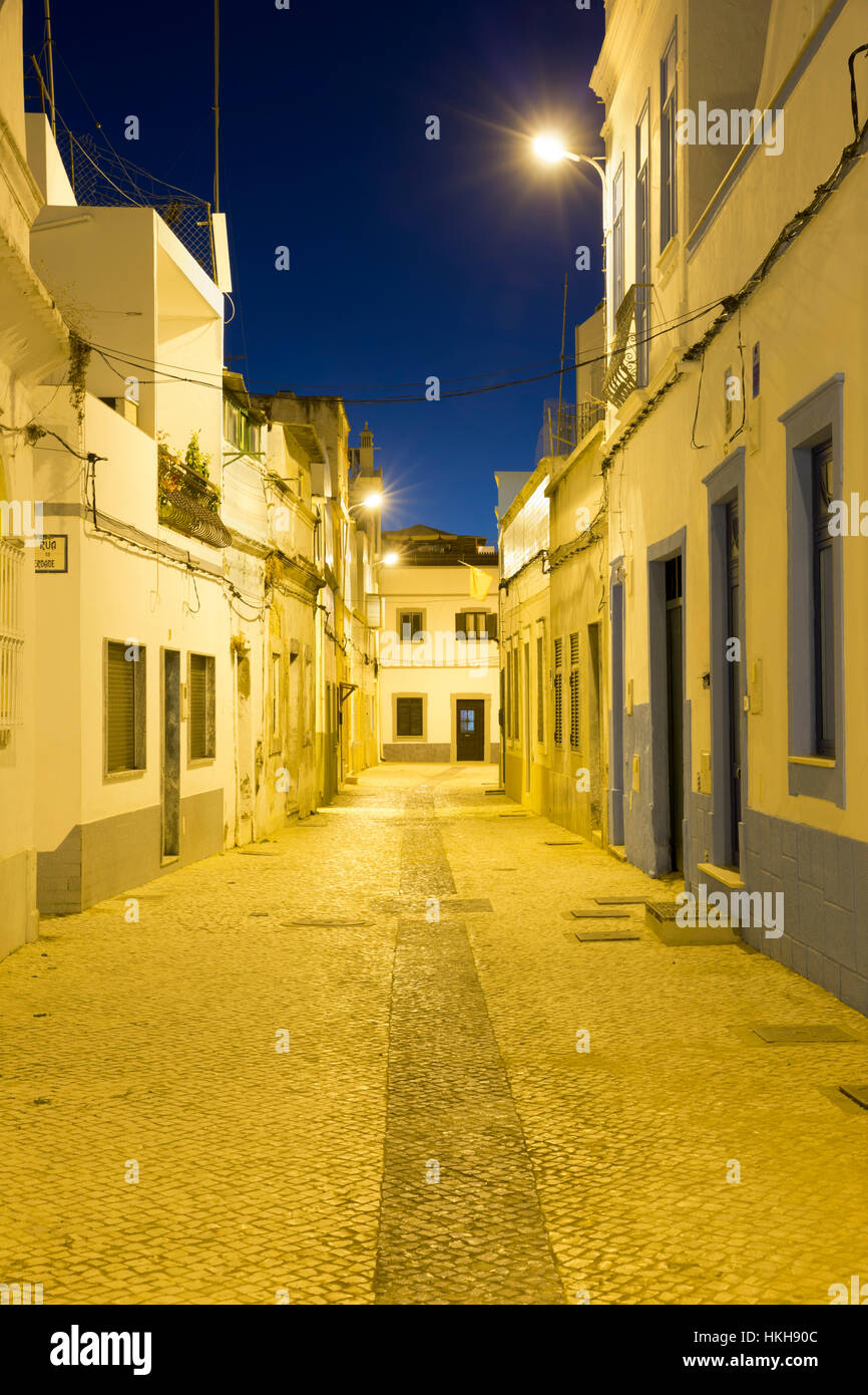 Case di pescatori di notte, Olhao, Algarve, Portogallo, Europa Foto Stock